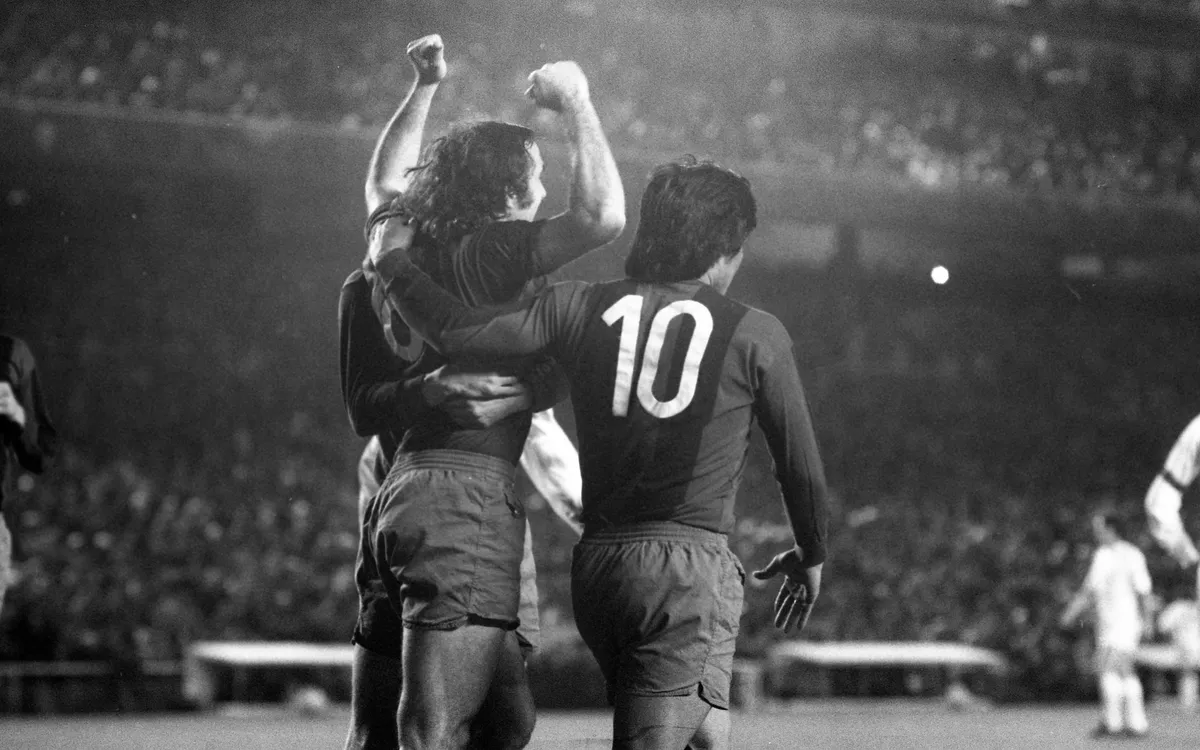 Juan Manuel Asensi celebra un dels seus dos gols en el 0-5 al Bernabéu | FC Barcelona