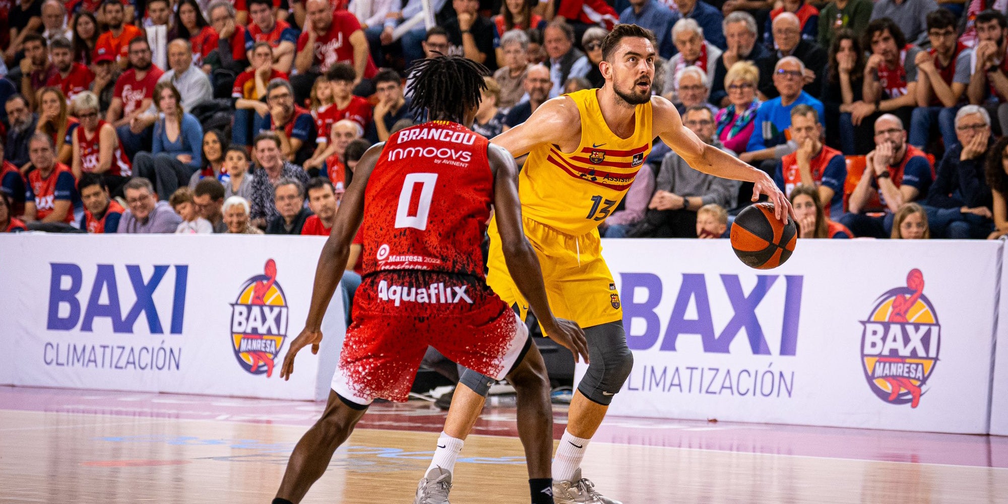 Thomas Satoransky y Brancou Badio, durante el Manresa-Barça | @FCBbasket