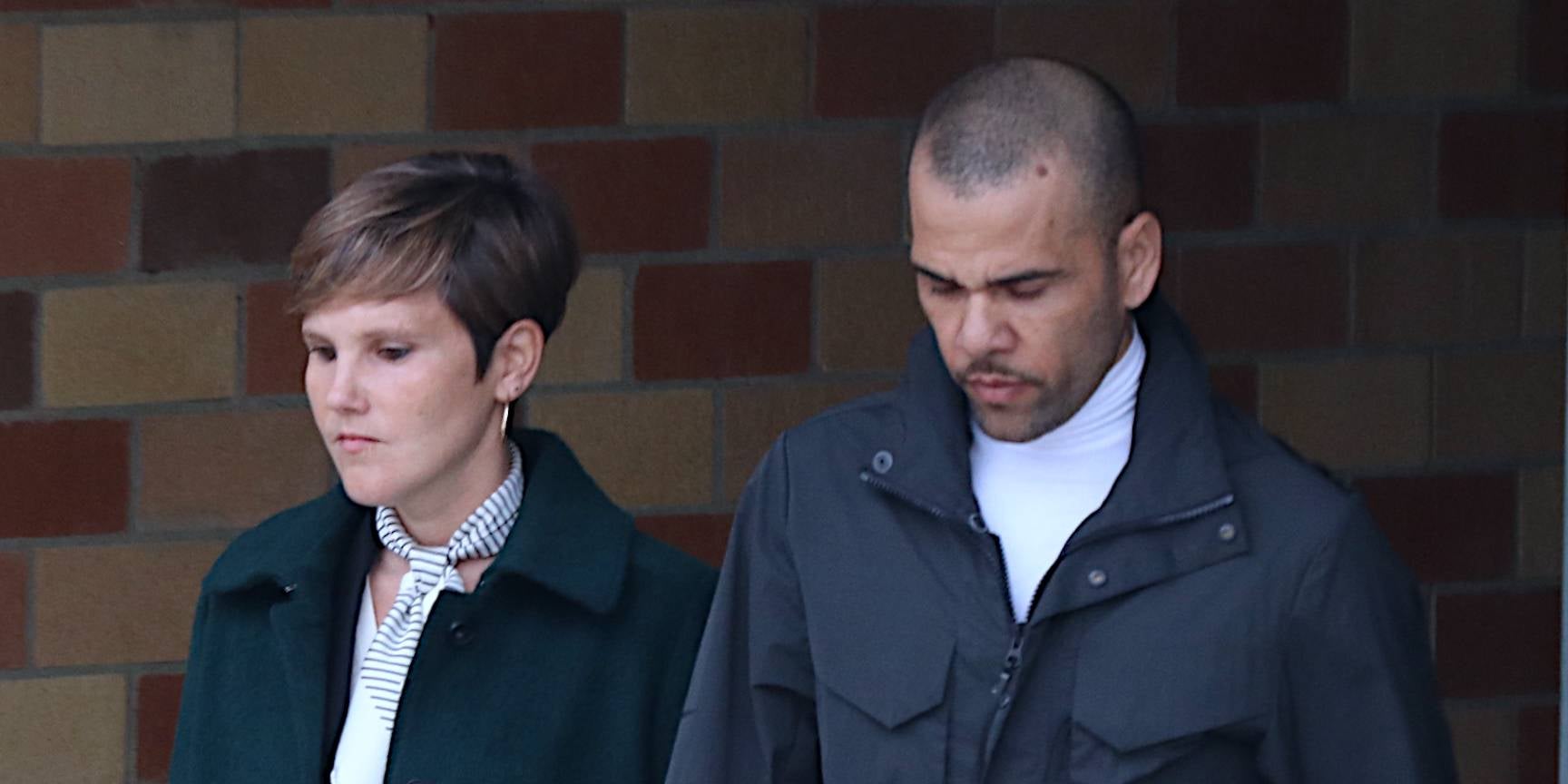 El futbolista Dani Alves i la seva advocada, Inés Guardiola | ACN