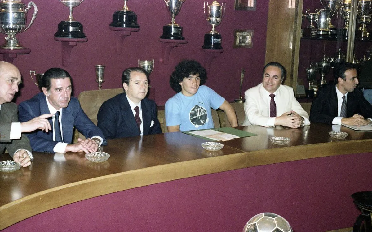 Diego Armando Maradona i Josep Lluís Núñez, durant la seva etapa al Barça | FC Barcelona