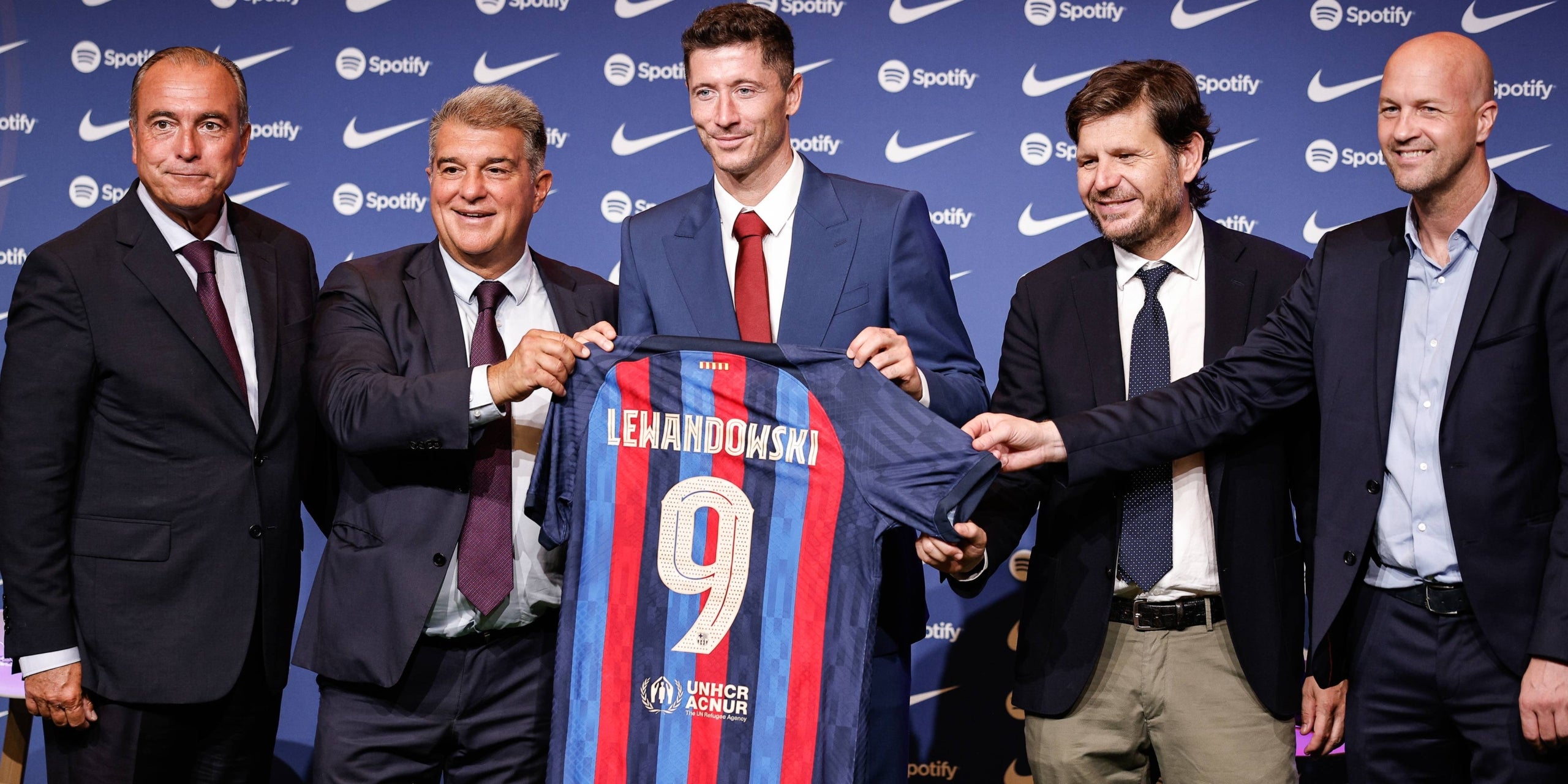 Joan Laporta, acompañado de Mateu Alemany y Jordi Cruyff en la presentación de Lewandowski | Europa Press