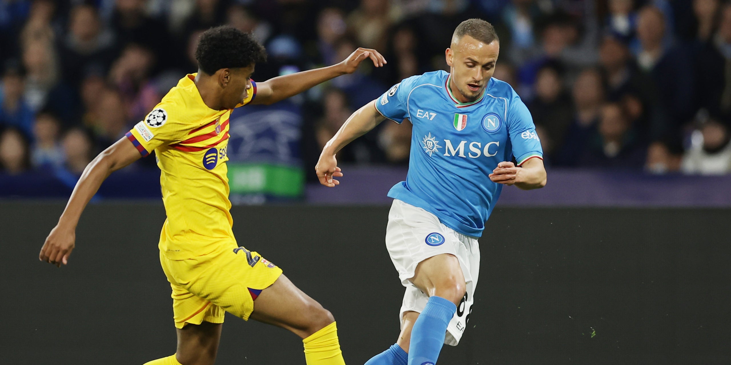 Lamine Yamal y Stanislav Lobotka, durante la ida de los octavos de final de la Champions entre Barça y Nápoles | Europa Press