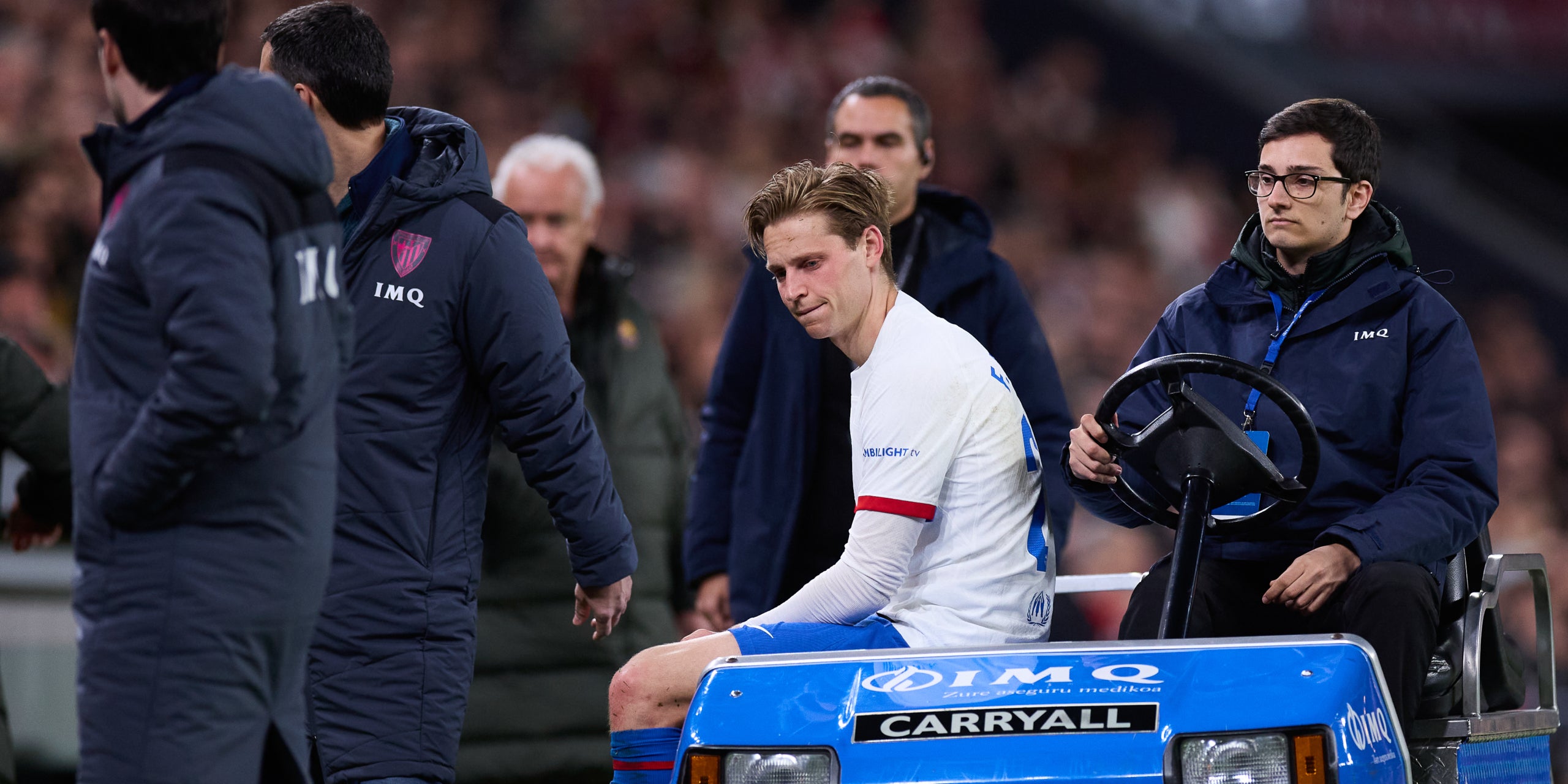 Frenkie de Jong, lamentant-se de la seva lesió contra l'Athletic Club | Europa Press