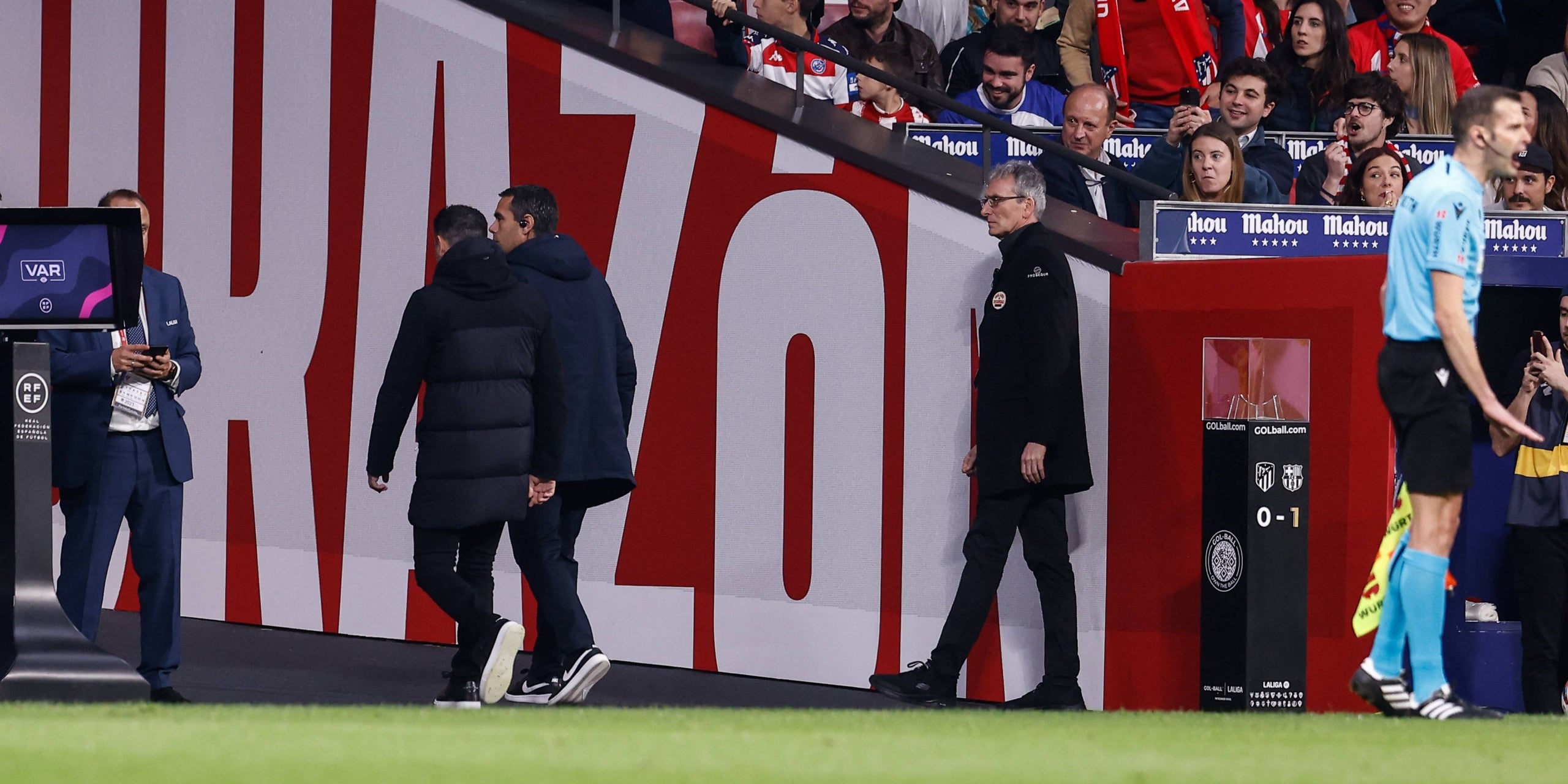 Xavi Hernández, expulsado al Metropolitano | Europa Press
