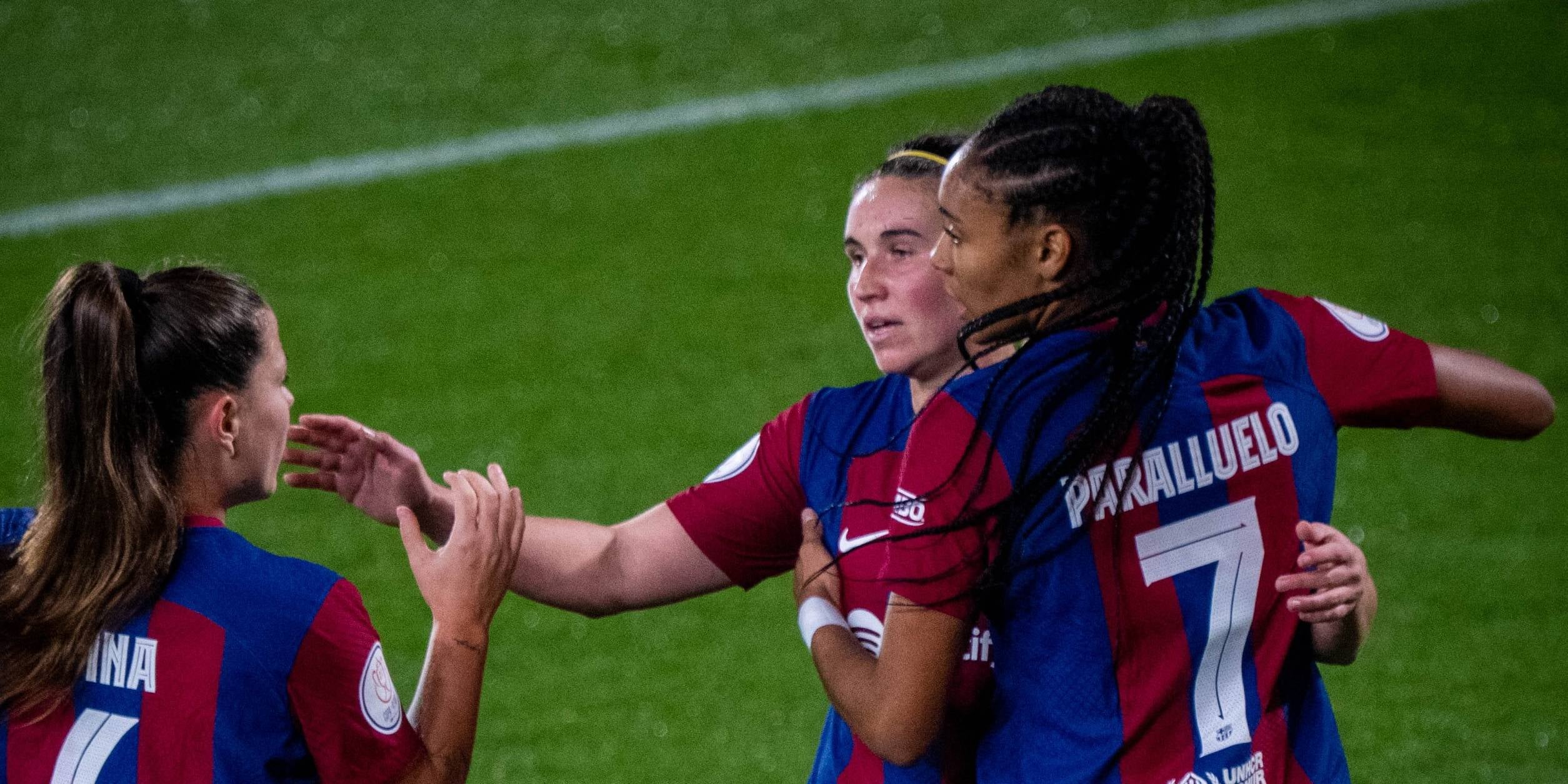 Claudia Pina, Mariona Caldentey i Salma Paralluelo, jugadores del Barça, celebrant un gol contra l'Athletic | FC Barcelona