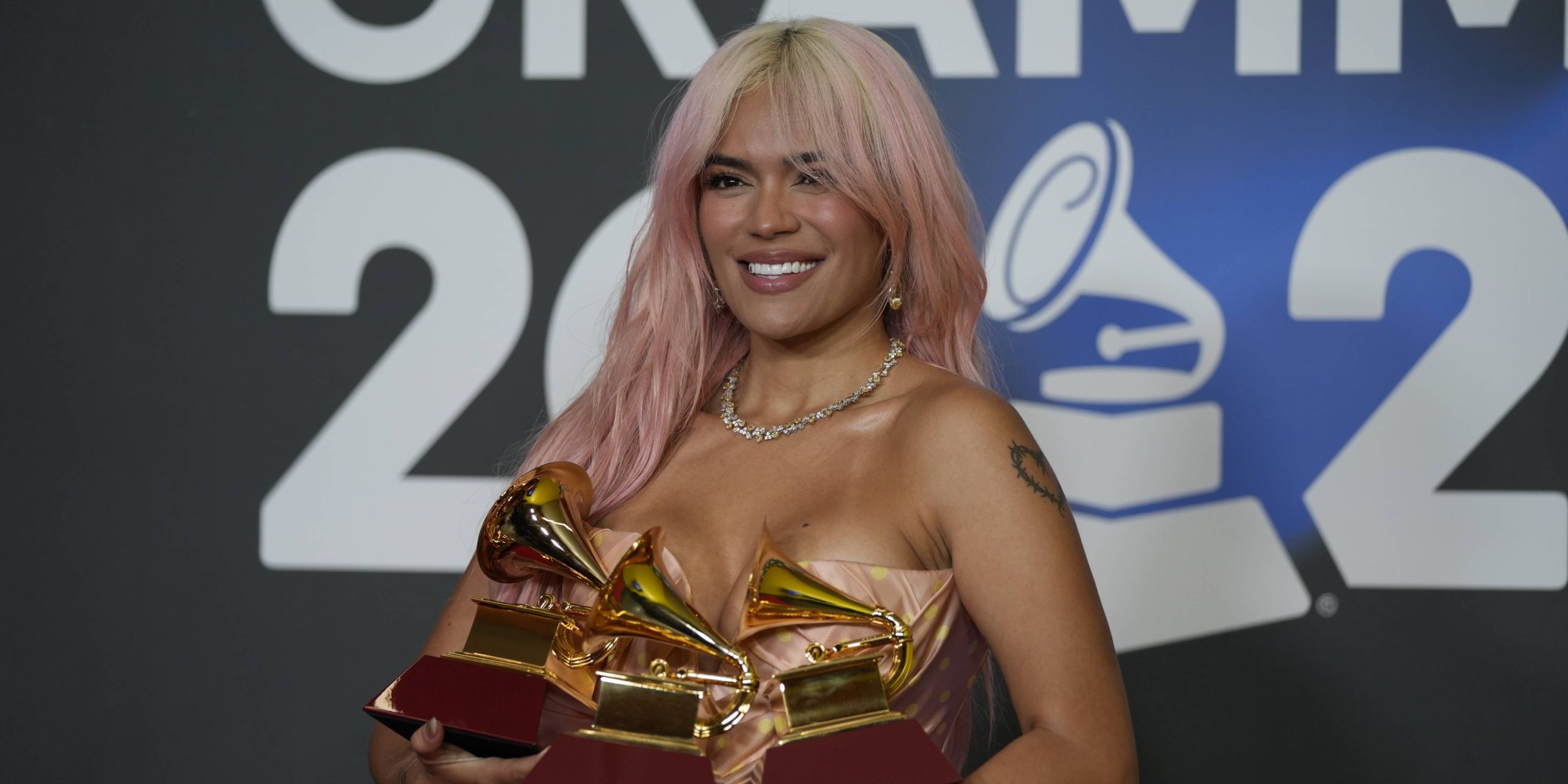 Karol G amb els Premis Latin Grammy que ha guanyat el 2023 | Europa Press
