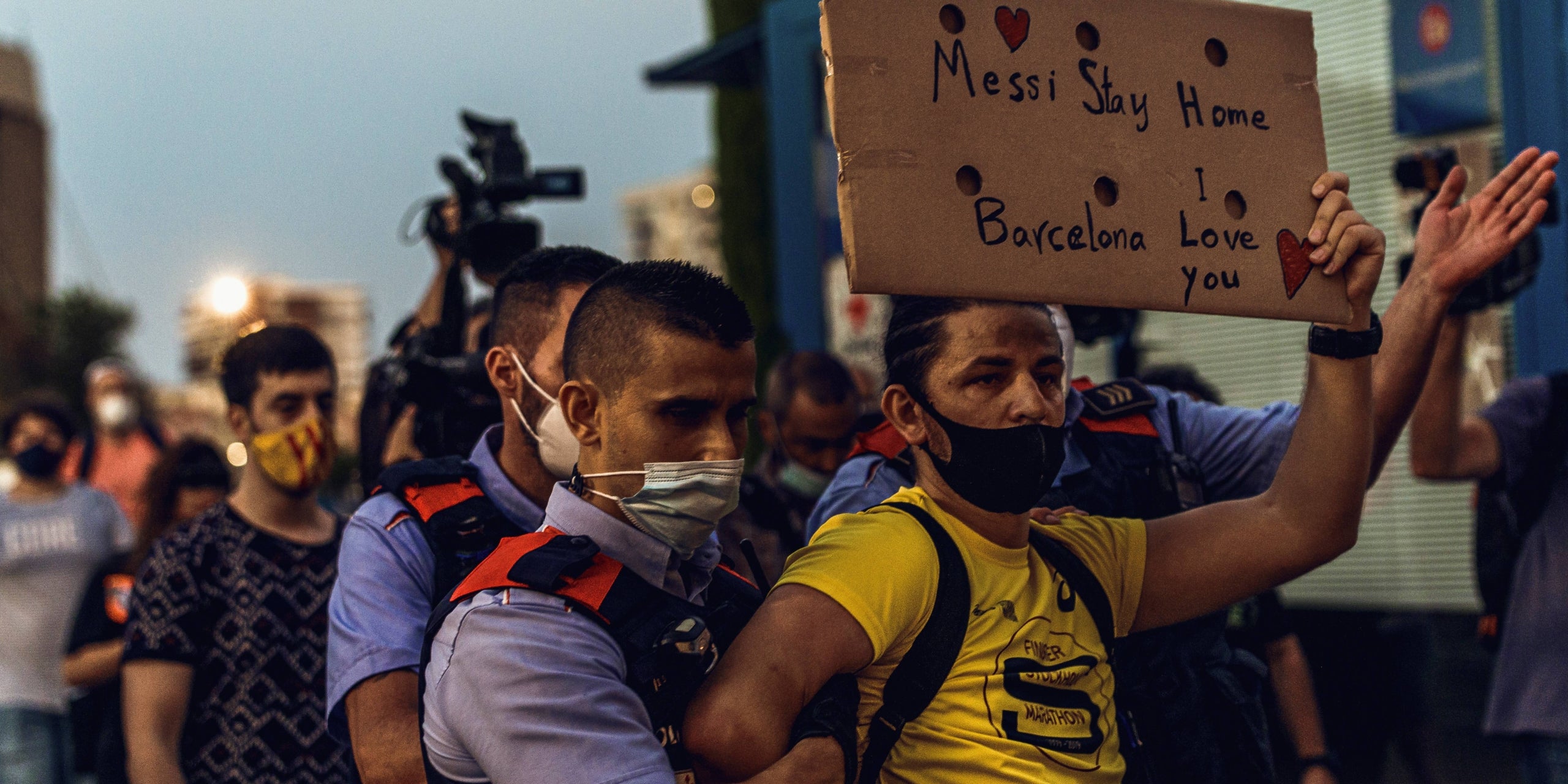 Protestas en el Camp Nou después de que Messi anunciara su marcha del Barça | Europa Press