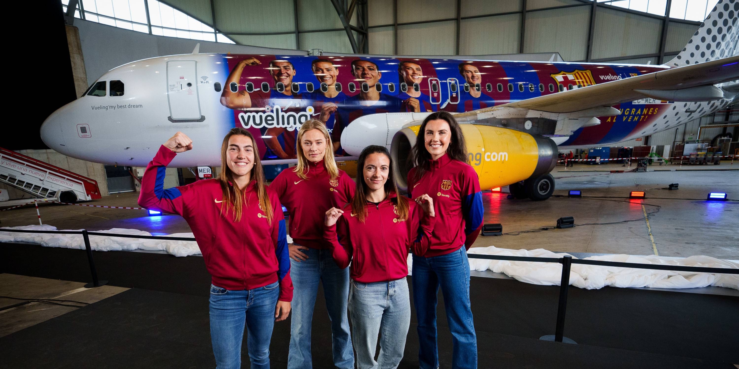 El Barça femení amb el seu avió personalitzat | Europa Press