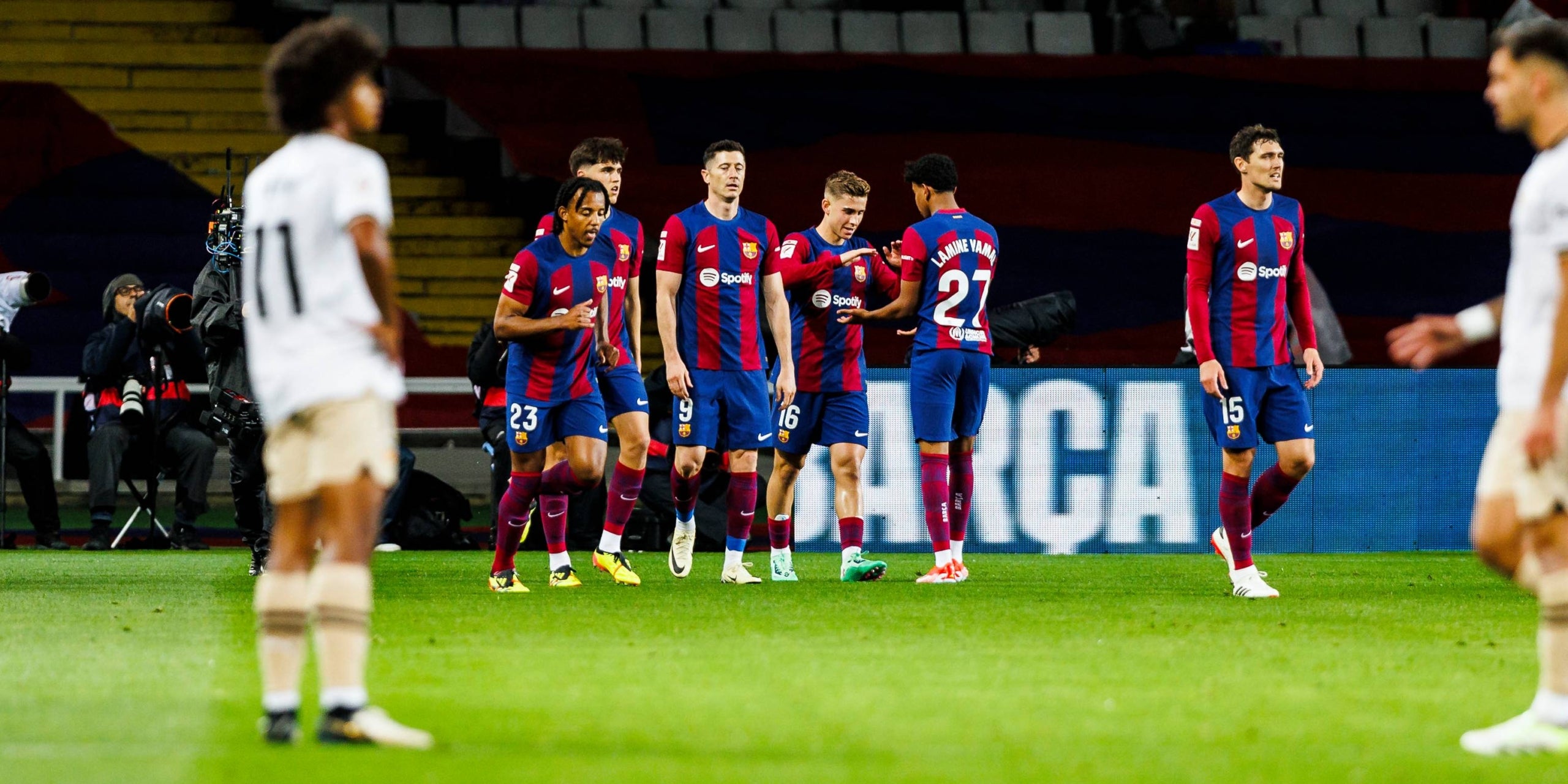 Els jugadors del Barça celebren un gol contra el València | Europa Press