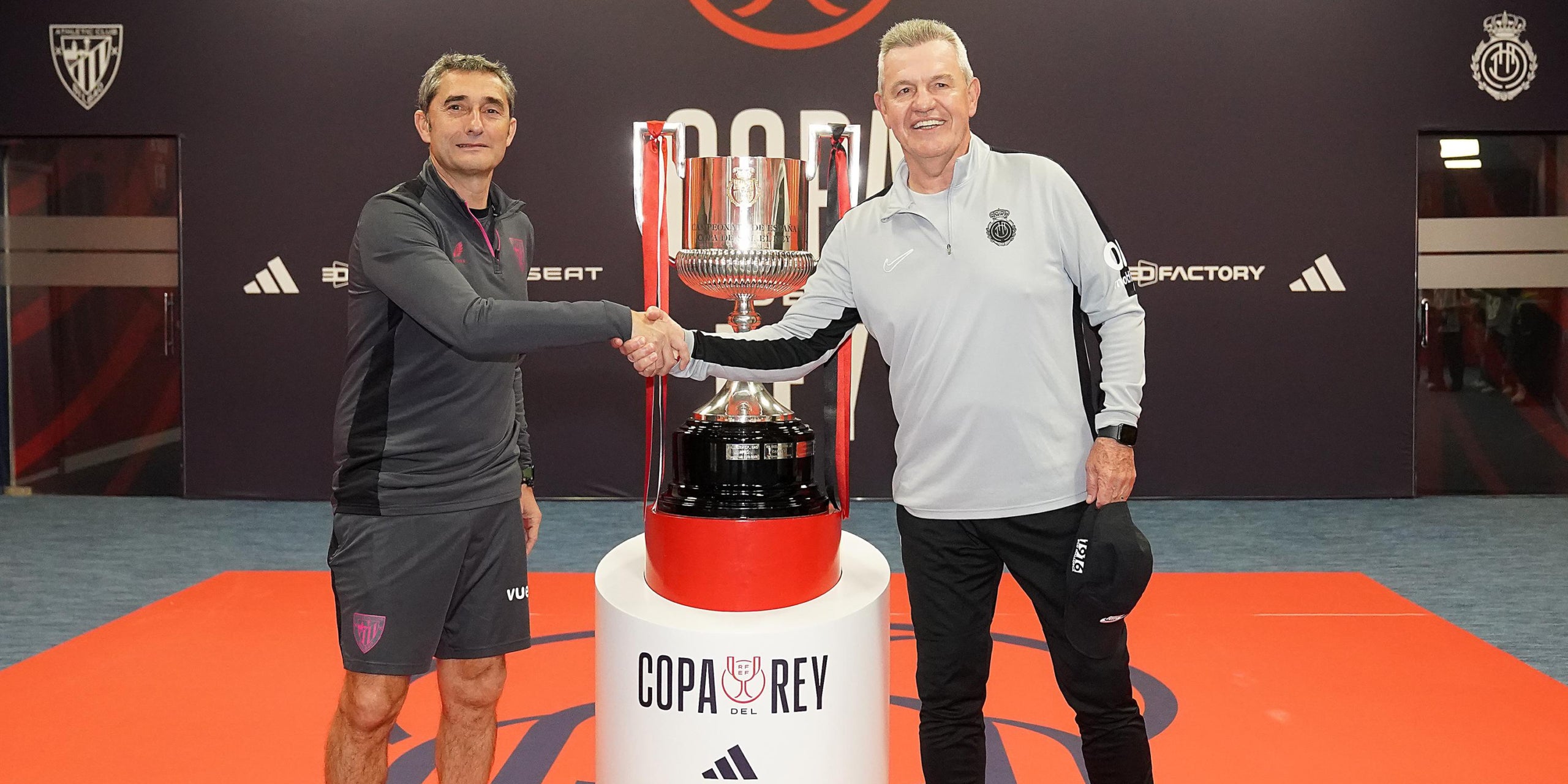 Ernesto Valverde y Javier Aguirre, con la Copa del Rey | @RFEF