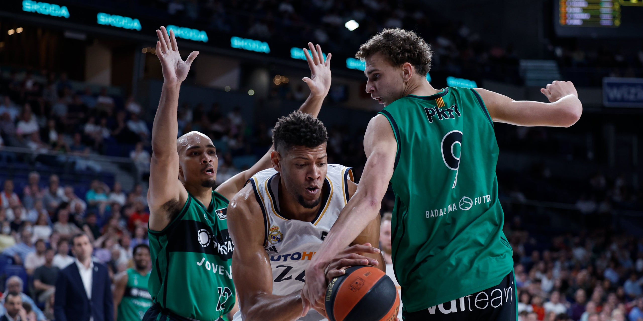 Real Madrid 95-92 Juventud de Badalona | @Penya1930