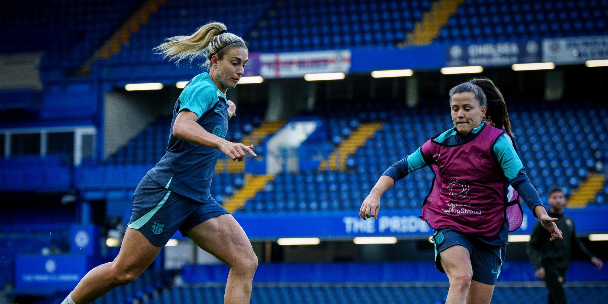 Alexia Putellas y Claudia Pina, durante el entrenamiento previo en el Chelsea-Barça | @FCBfemeni