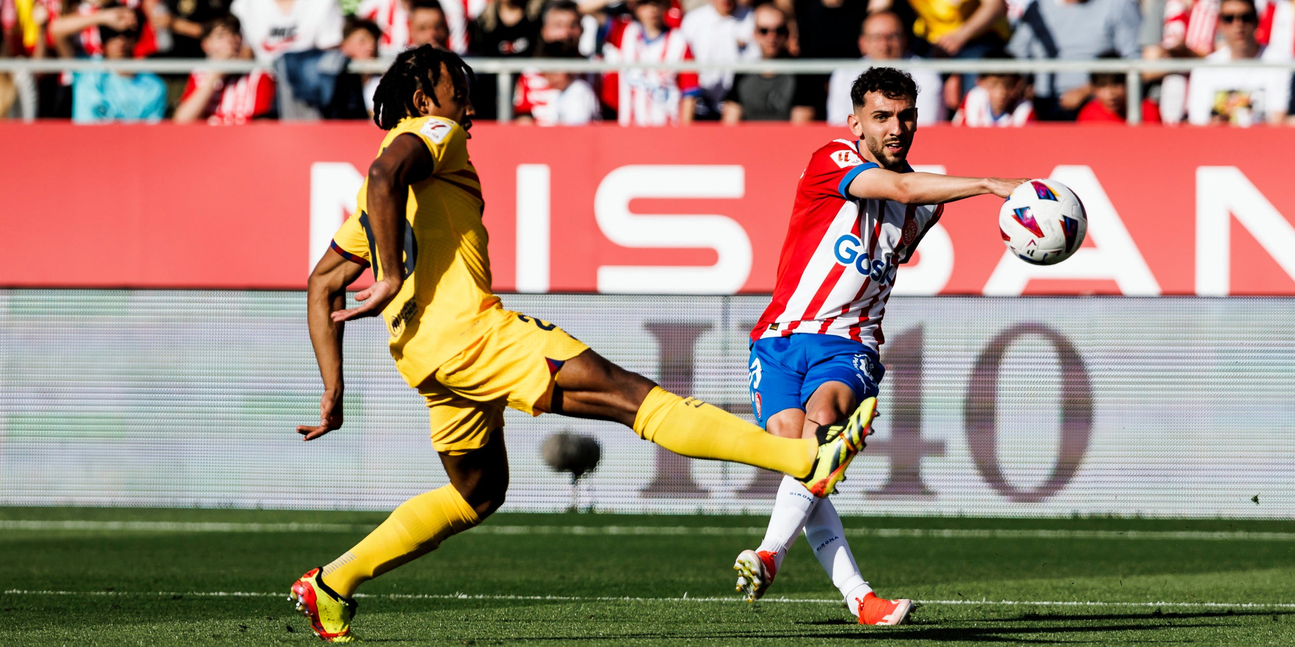 Jules Kounde e iván Martín, durante el Girona-Barça | Europa Press