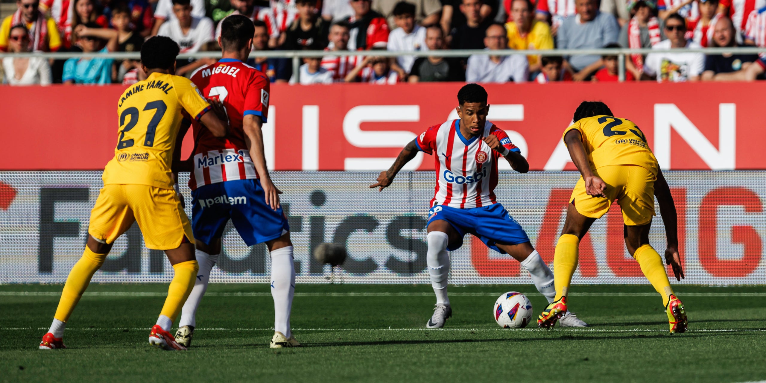 Els jugadors de Girona i Barça, durant el derbi català | Europa Press