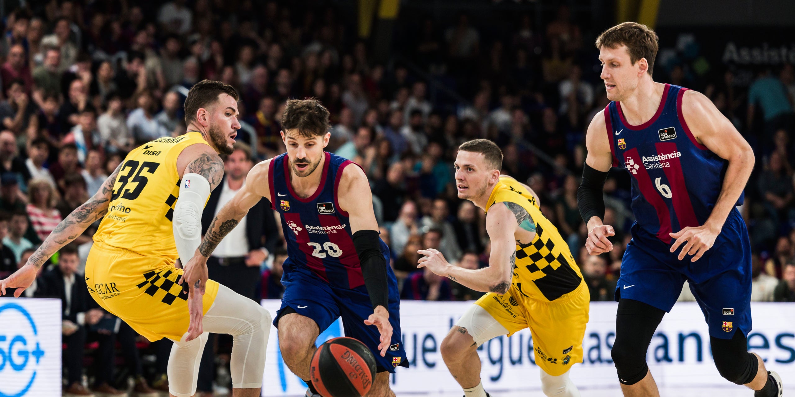 Nico Laprovittola y Jan Vesely, durante el partido contra el Lenovo Tenerife | Europa Press