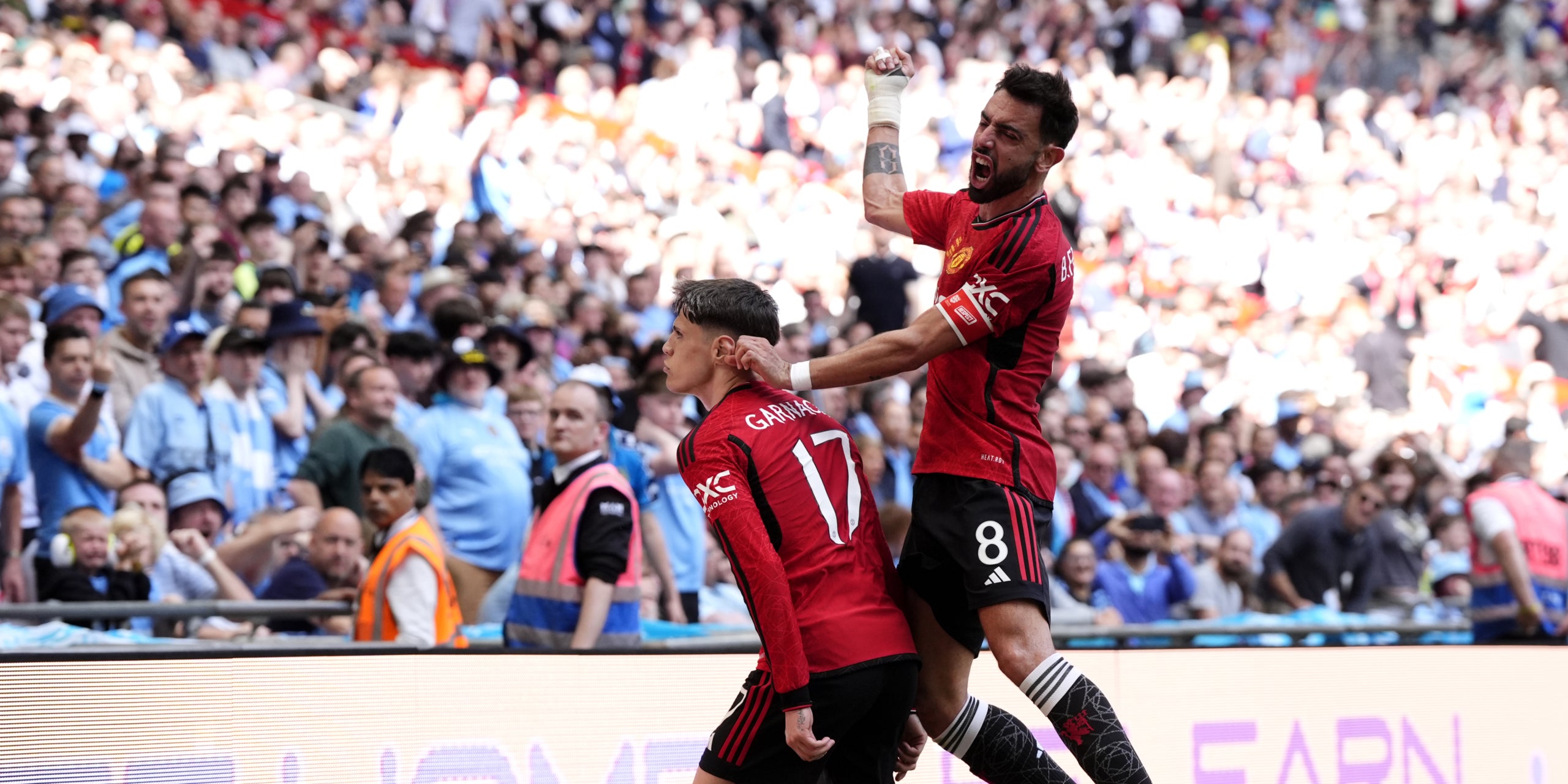 Els jugadors del Manchester United, celebrant un gol contra el Manchester City a la final de la FA Cup | Europa Press
