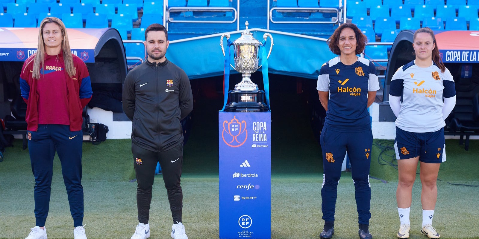 Els entrenadors i capitanes de Barça i Reial Societat, amb la Copa de la Reina | RFEF