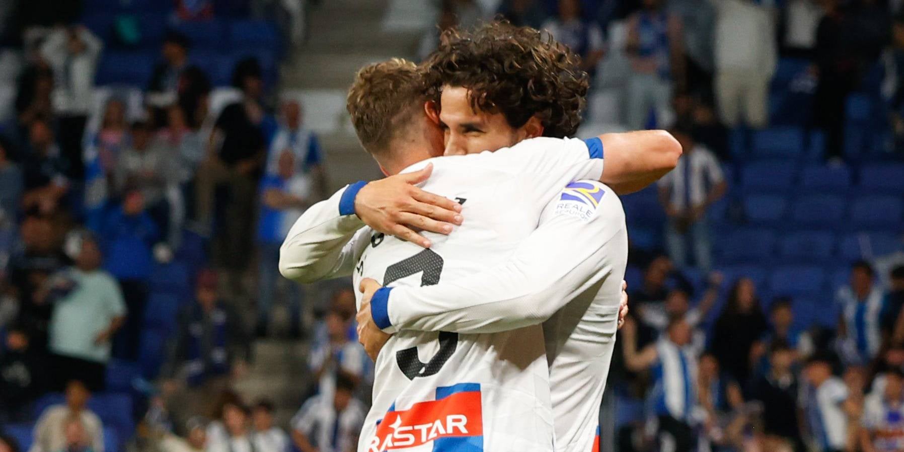 Sergi Gómez i Leandro Cabrera, jugadors de l'Espanyol, celebrant el segon gol contra l'Oviedo | RCD Espanyol