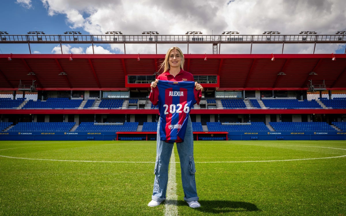 Alèxia sonríe después de renovar con el Barça | FCBarcelona