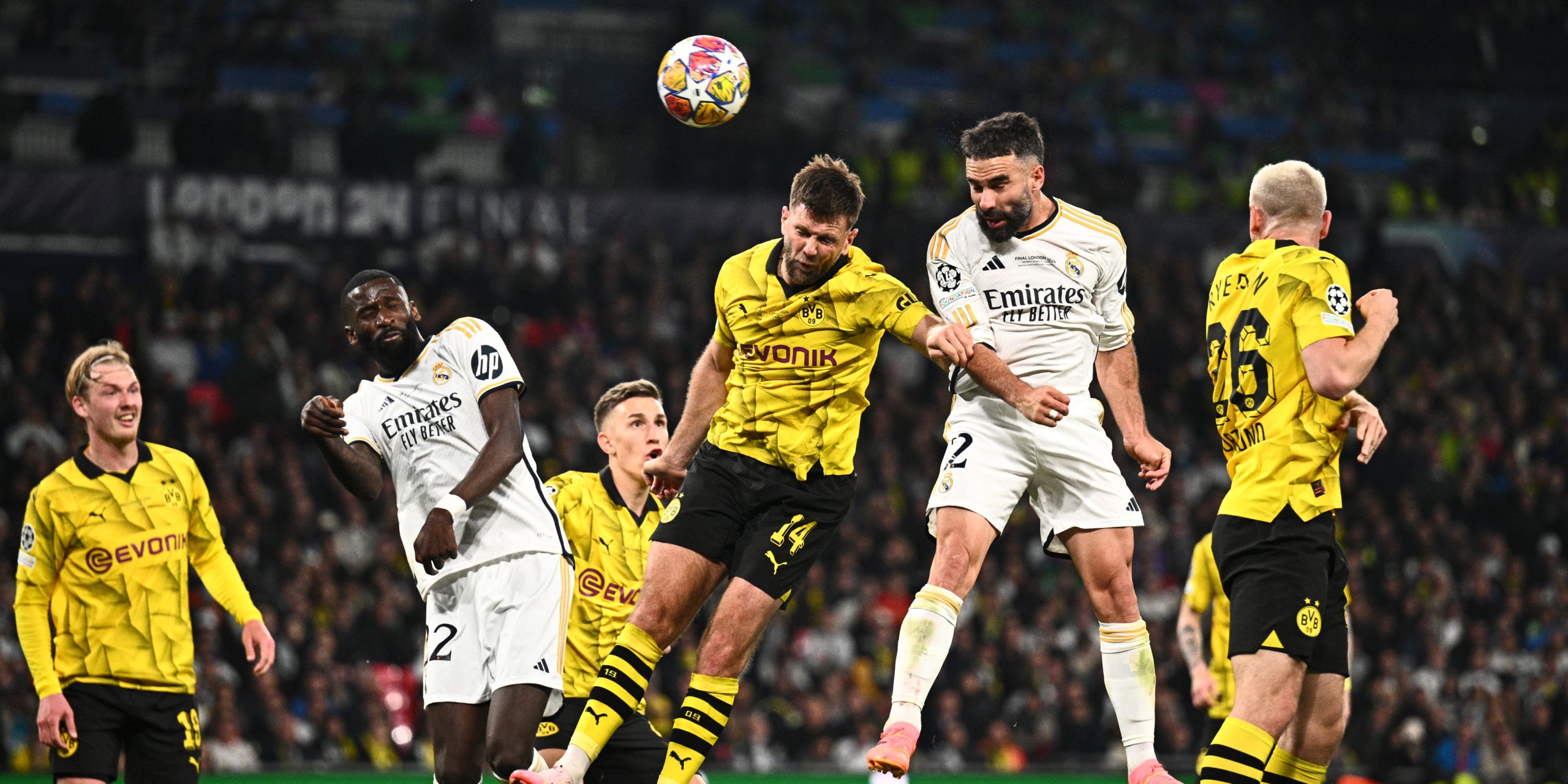 Dani Carvajal, marcant el primer gol de la final de la Champions contra el Dortmund | Europa Press