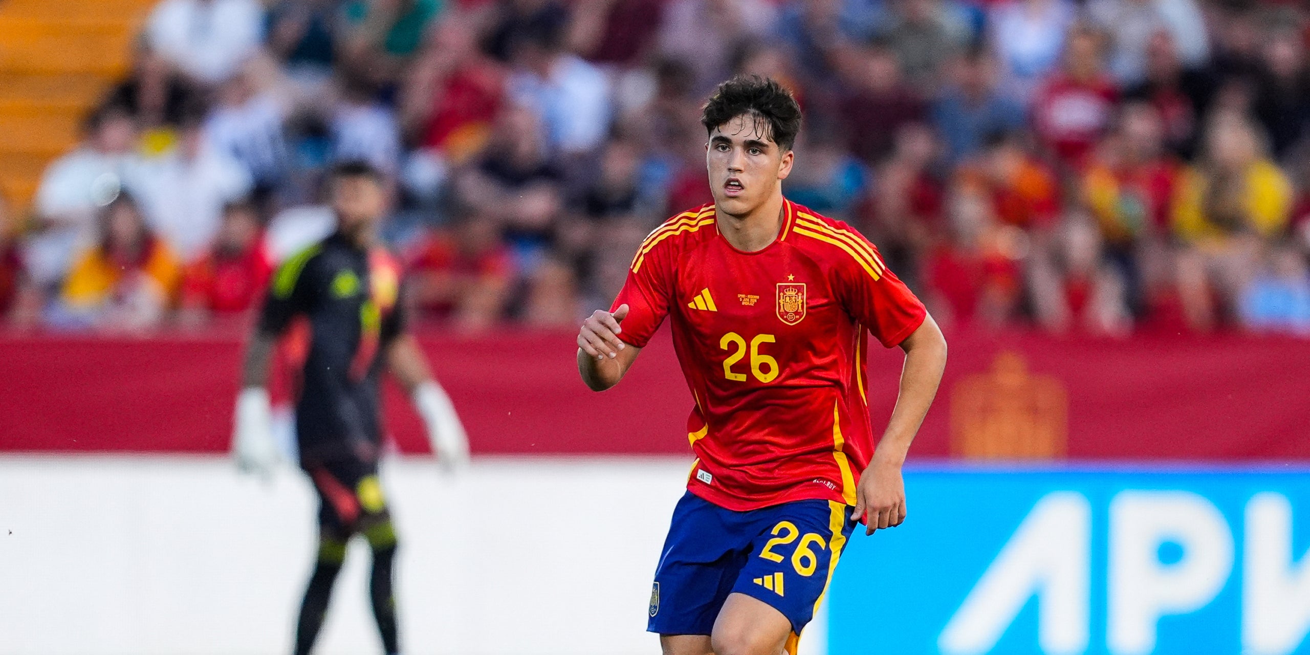 Pau Cubarsí, durante un partido con la selección española | Europa Press