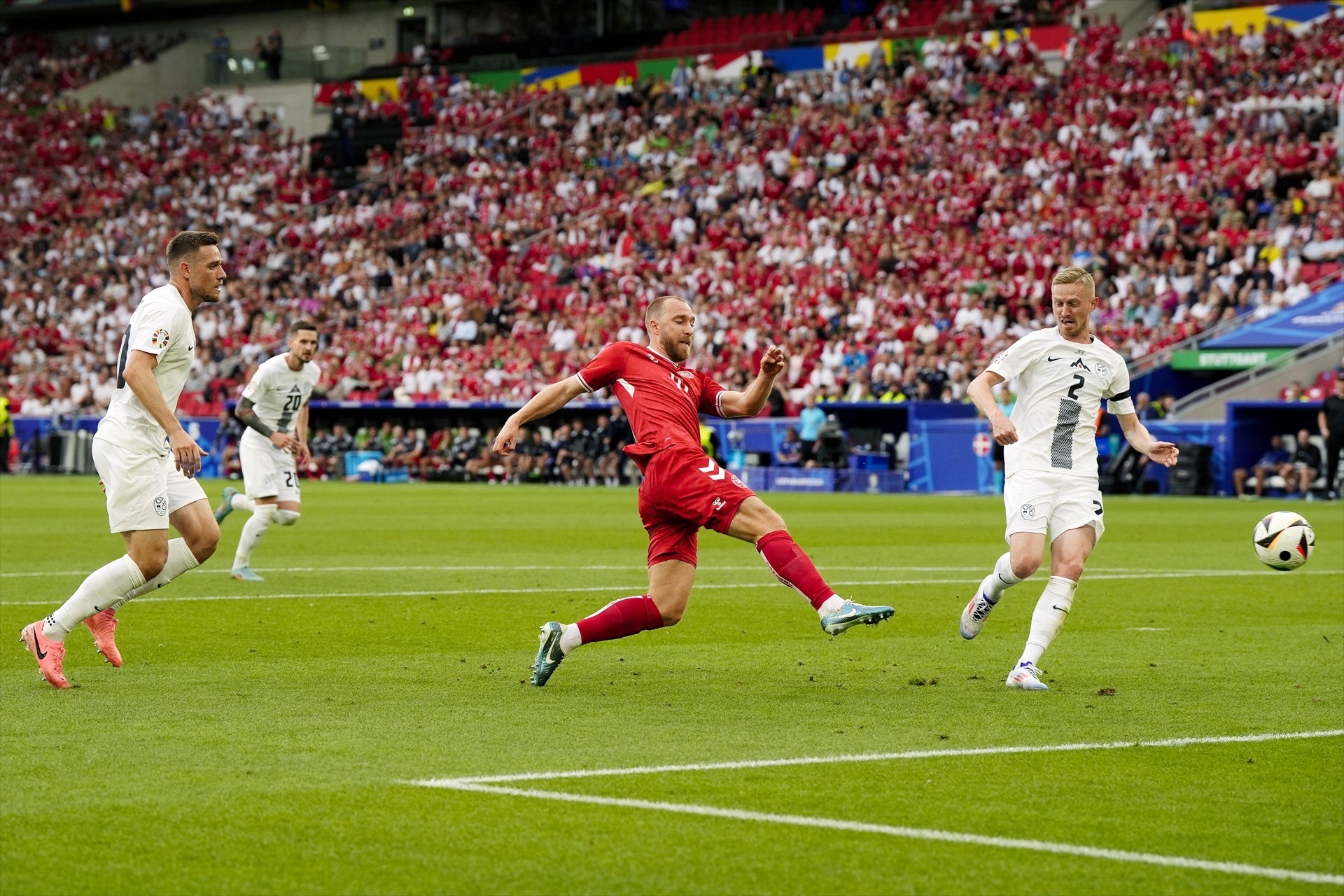 Christian Eriksen i el seu gol contra Eslovènia | Europa Press