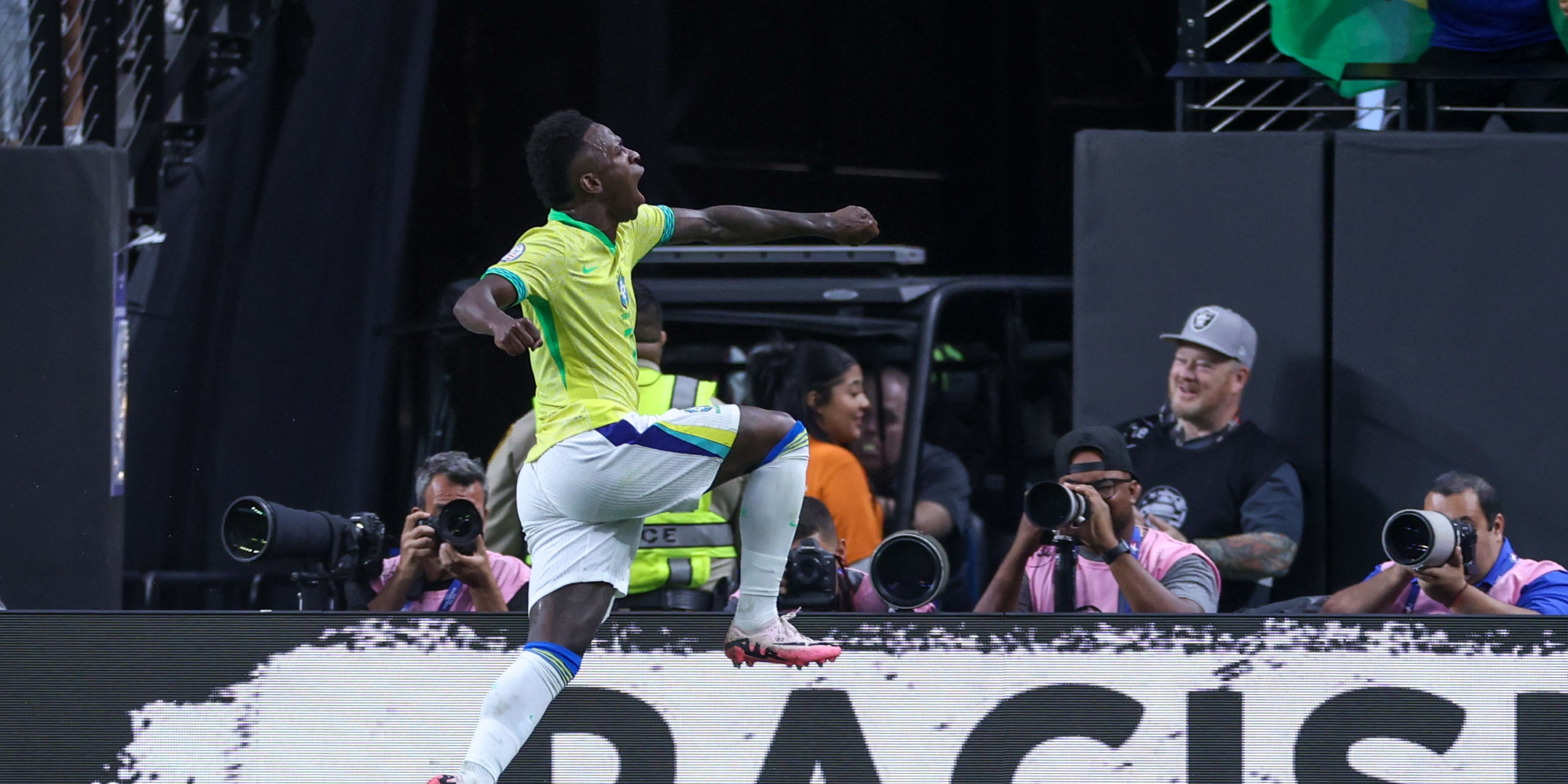 Vinicius, celebrant un gol amb el Brasil contra el Paraguai a la Copa Amèrica | Europa Press