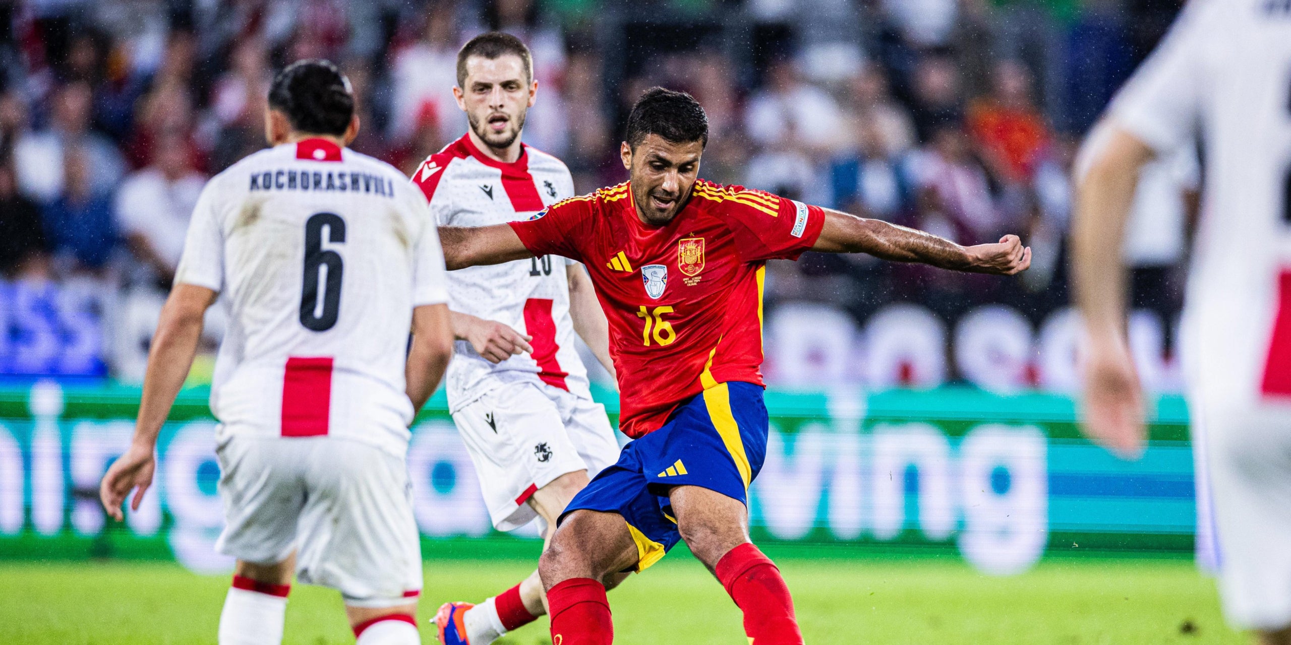 Rodri, marcant el primer gol d'Espanya contra Geòrgia als vuitens de final de l'Eurocopa 2024 | @SEFutbol