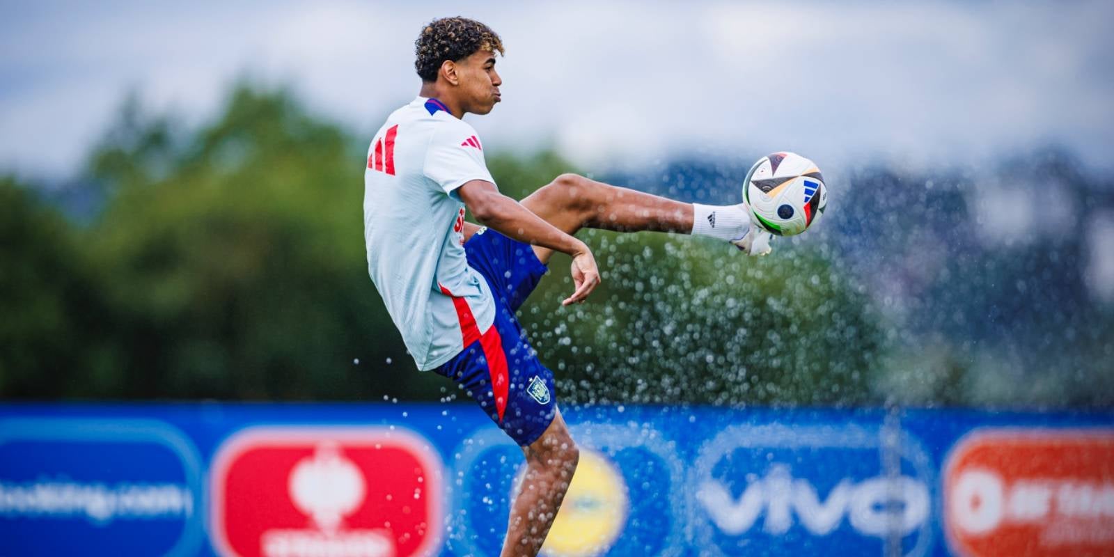 Lamine Yamal entrenant amb la selecció espanyola a la convocatòria de l'Eurocopa 2024 | Selecció Espanyola