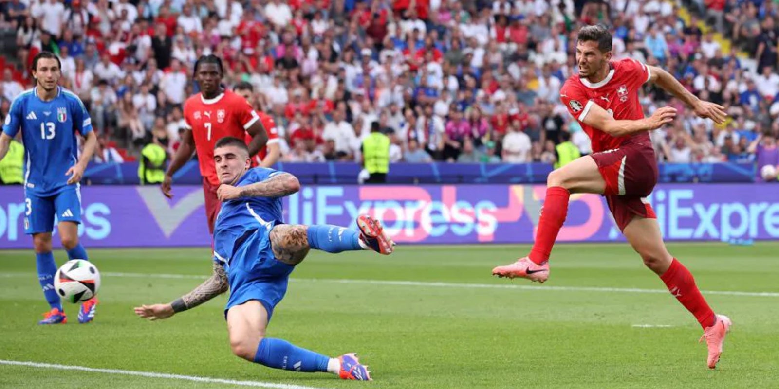 Remo Freuler, marcando un gol contra Italia en la Eurocopa 2024 | UEFA
