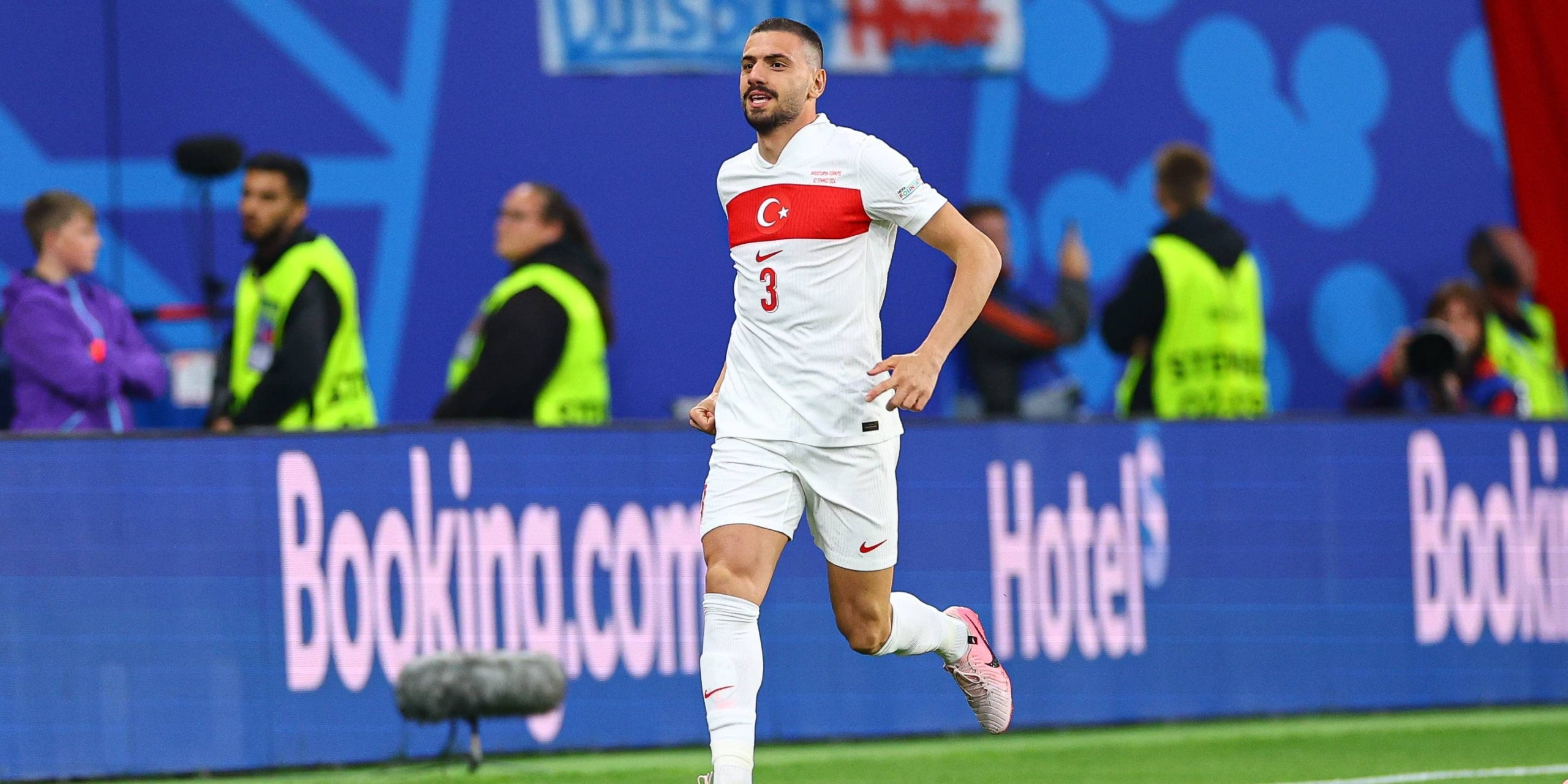 Merin Demiral, jugador de Turquia celebra el gol que classifica la seva selecció a quarts de final de l'Eurocopa | Europa Press