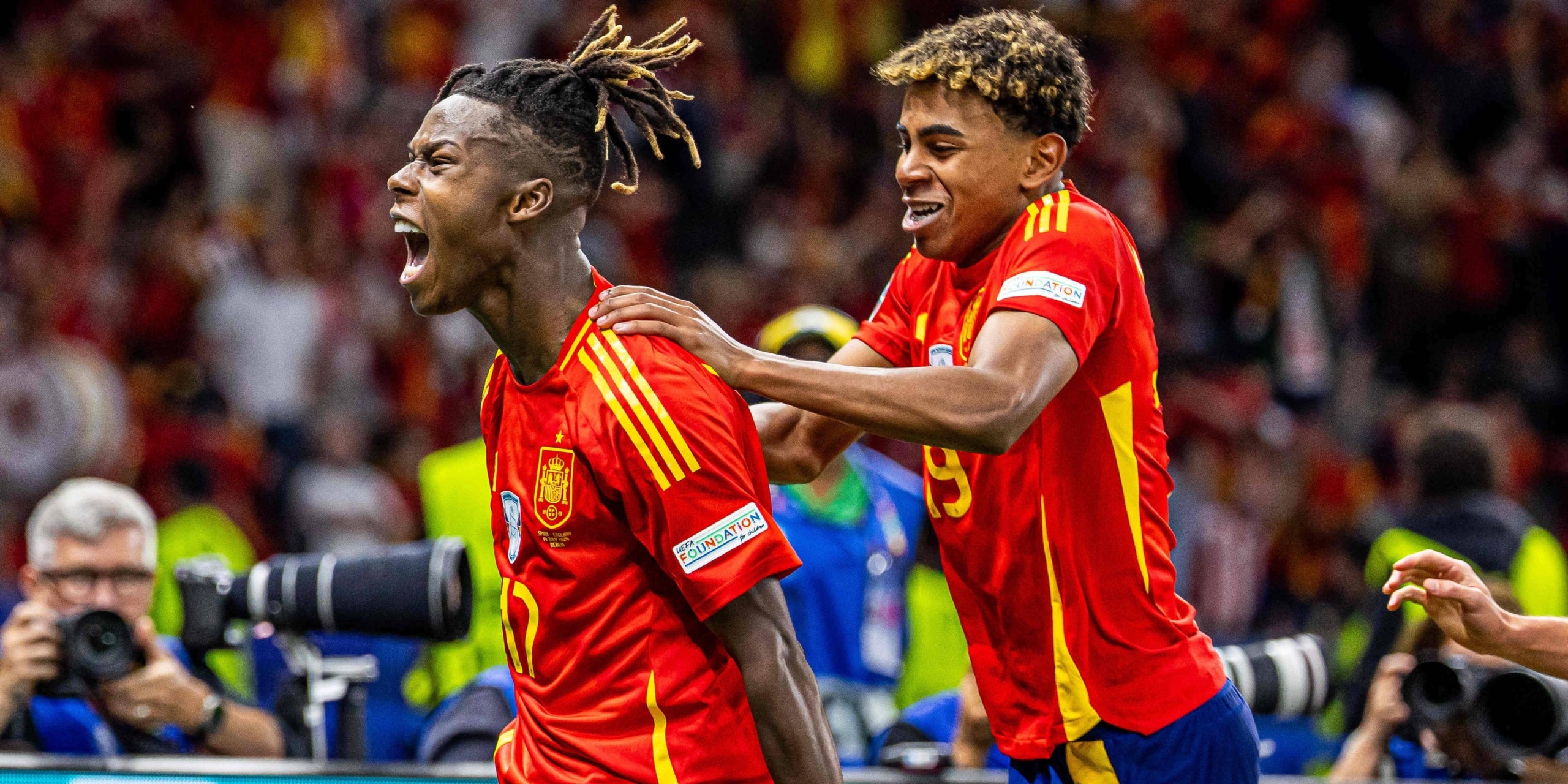 Nico Williams i Lamine Yamal, celebrant el gol a la final de l'Eurocopa | Europa Press