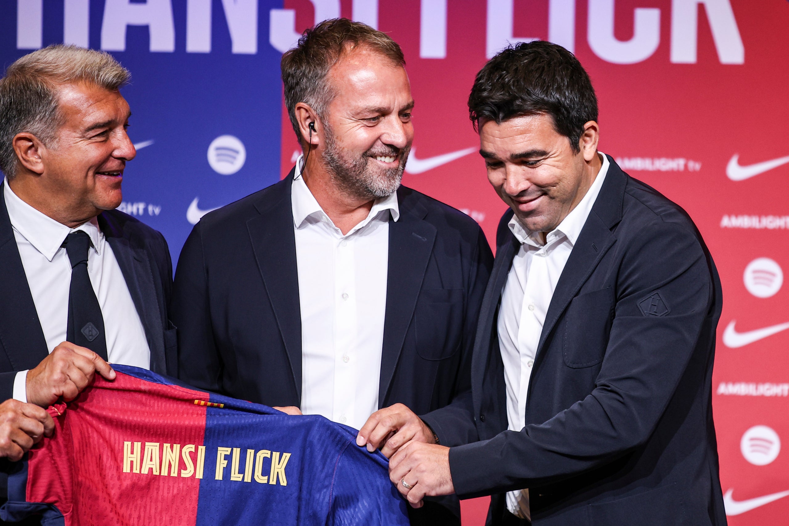 Joan Laporta, con Hansi Flick y Deco | Europa Press