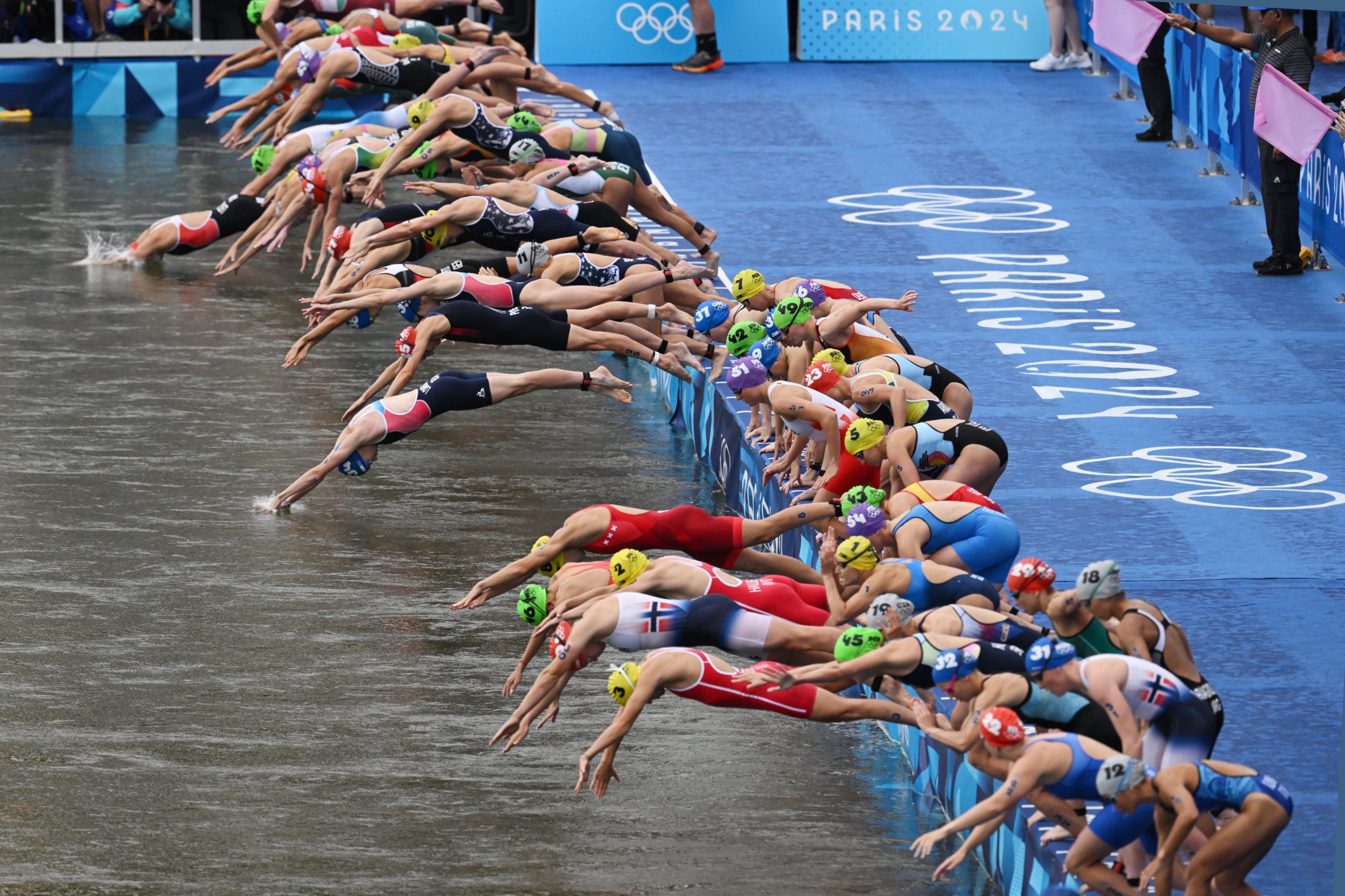 La salida polémica de la prueba de triatlón en París 2024 | Europa Press