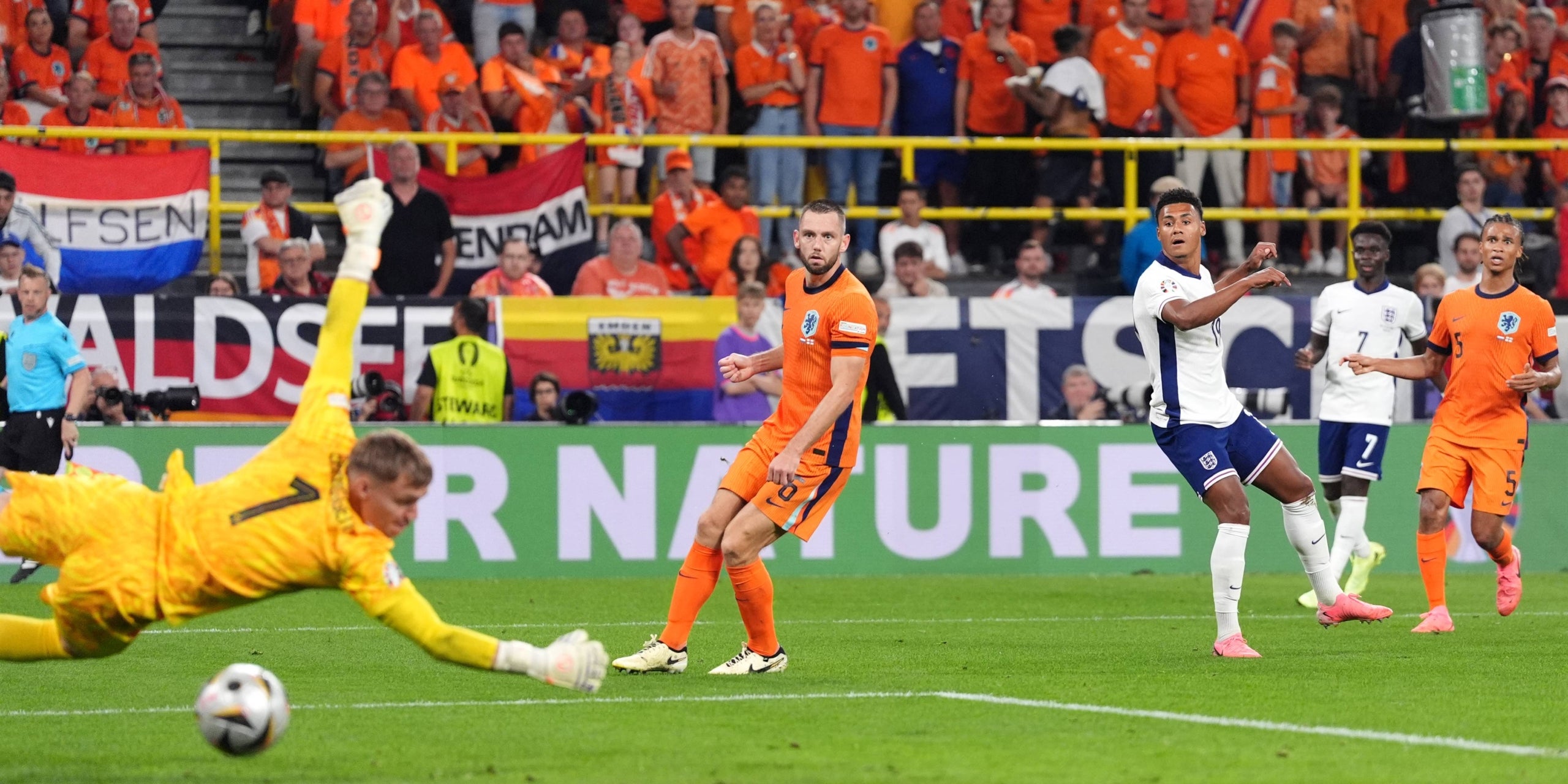 Watking ha sigut l'heroi anglès amb un gol a l'ultim minut | Europa Press