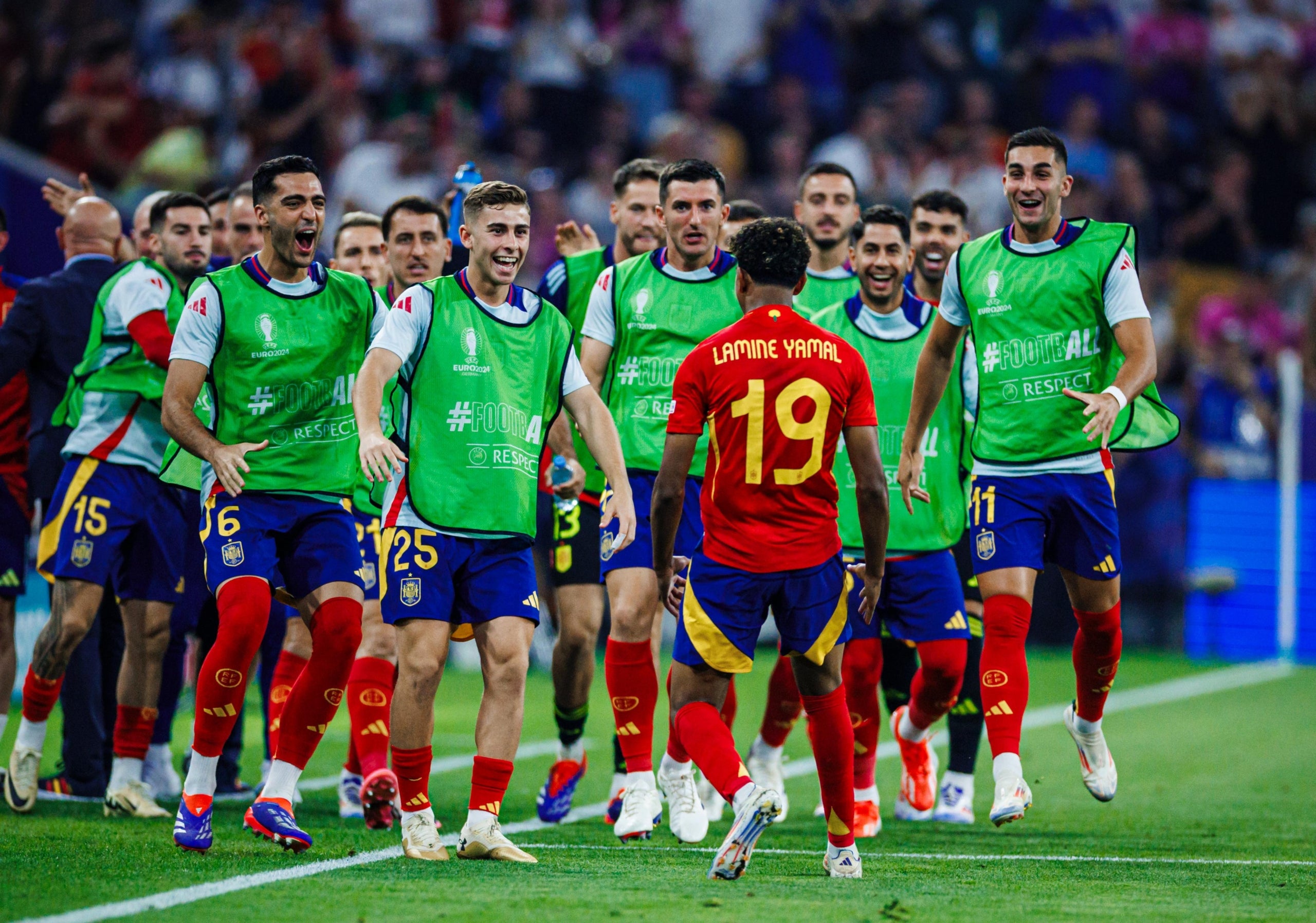 Lamine Yamal ha rebut els elogis de dues llegendes del futbol anglès com Alan Shearer i Rio Ferdinand | RFEF