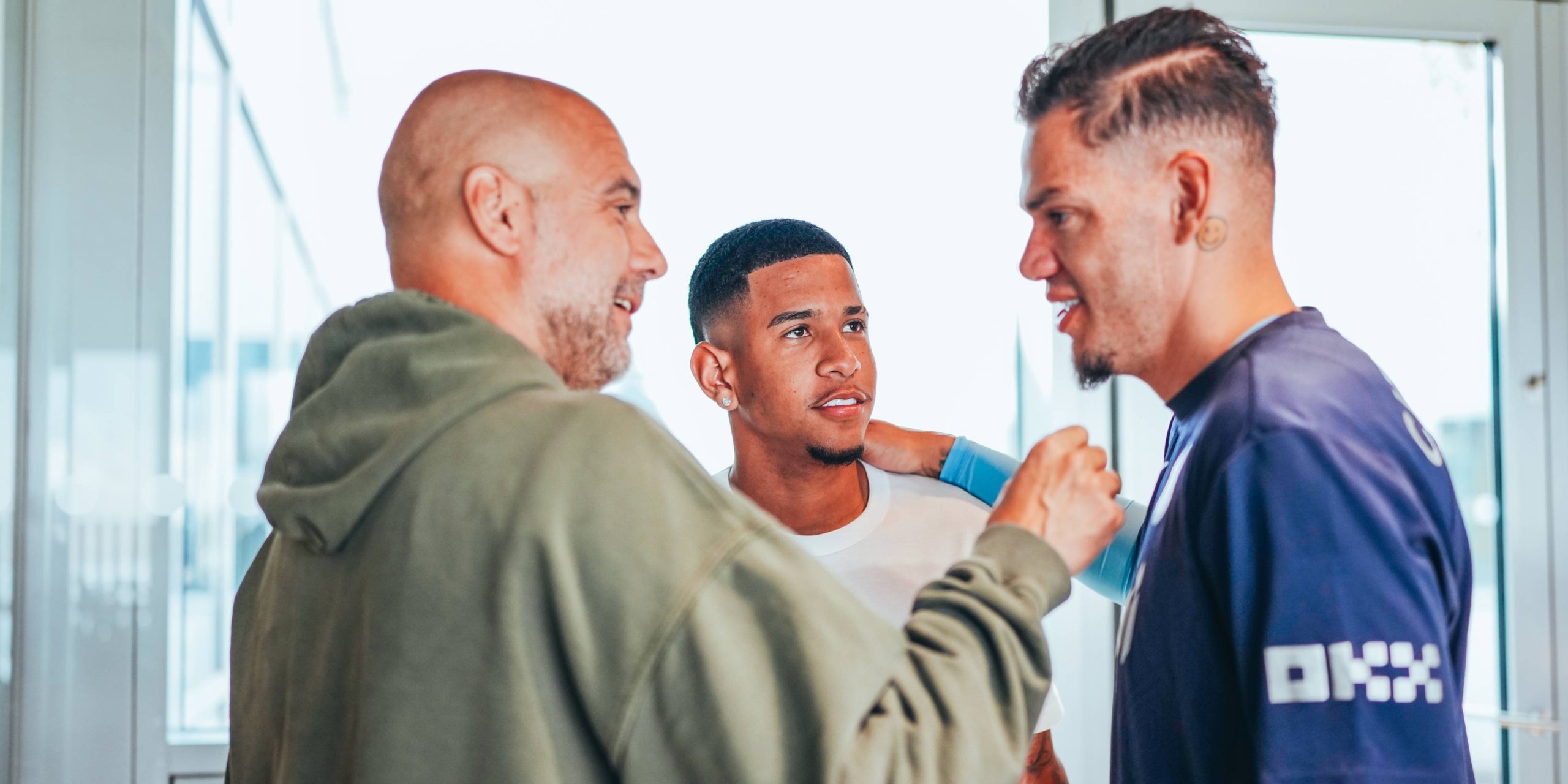 Pep Guardiola, con Savinho y Ederson | Manchester City FC