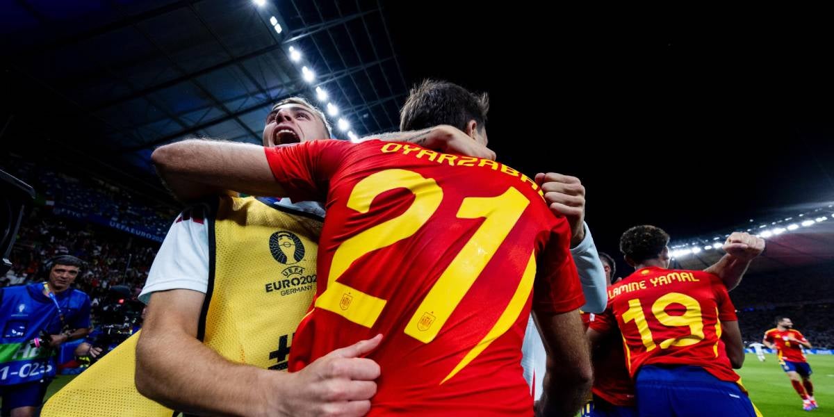 Oyarzabal celebra el gol en la final de l'Eurocopa | @sefutbol