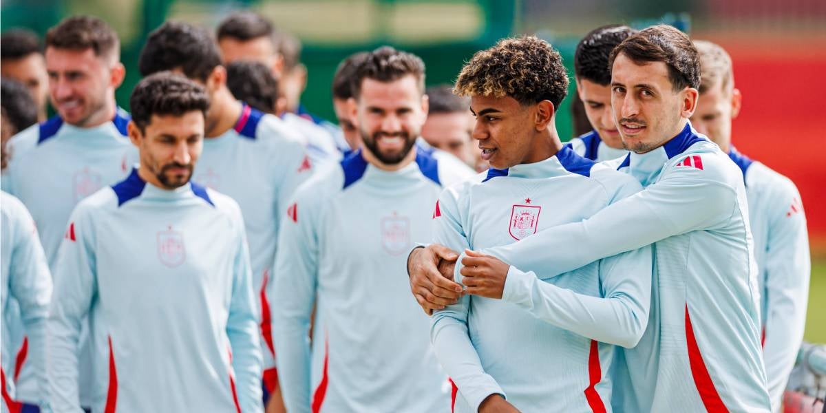 Oyarzabal i Lamine Yamal en el seu aniversari | @sefutbol