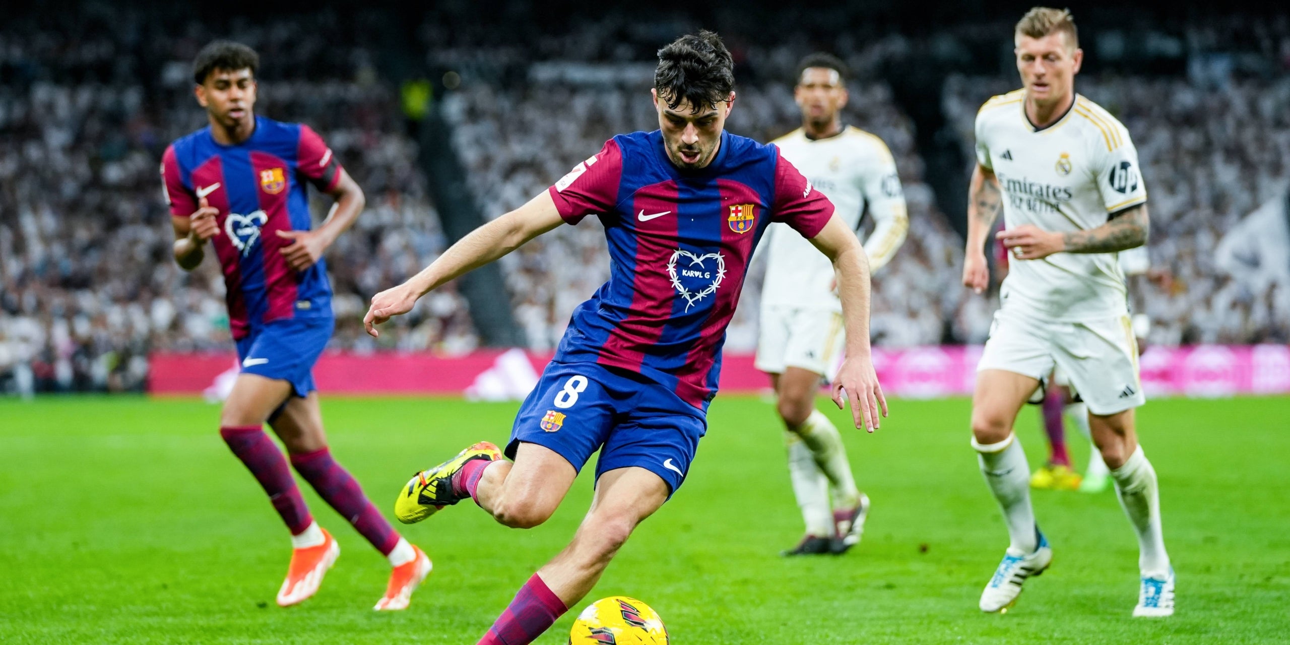 Pedri durant el clàssic contra el Madrid | Europa Press