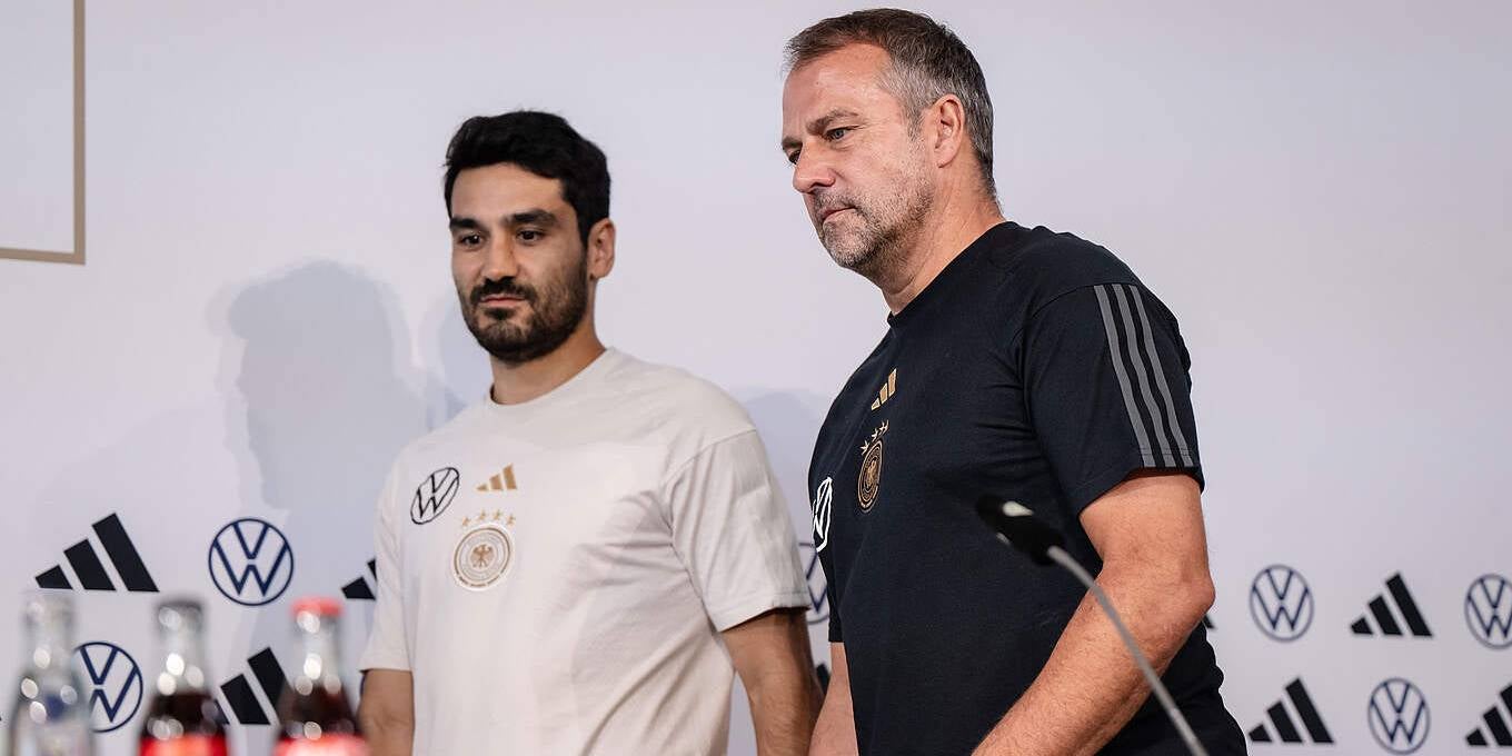 Ilkay Gündogan i Hansi Flick, durant el seu pas per la selecció alemanya | DFB