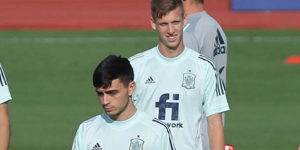 Pedri, con Dani Olmo, durante un entrenamiento de la selección española | Europa Press