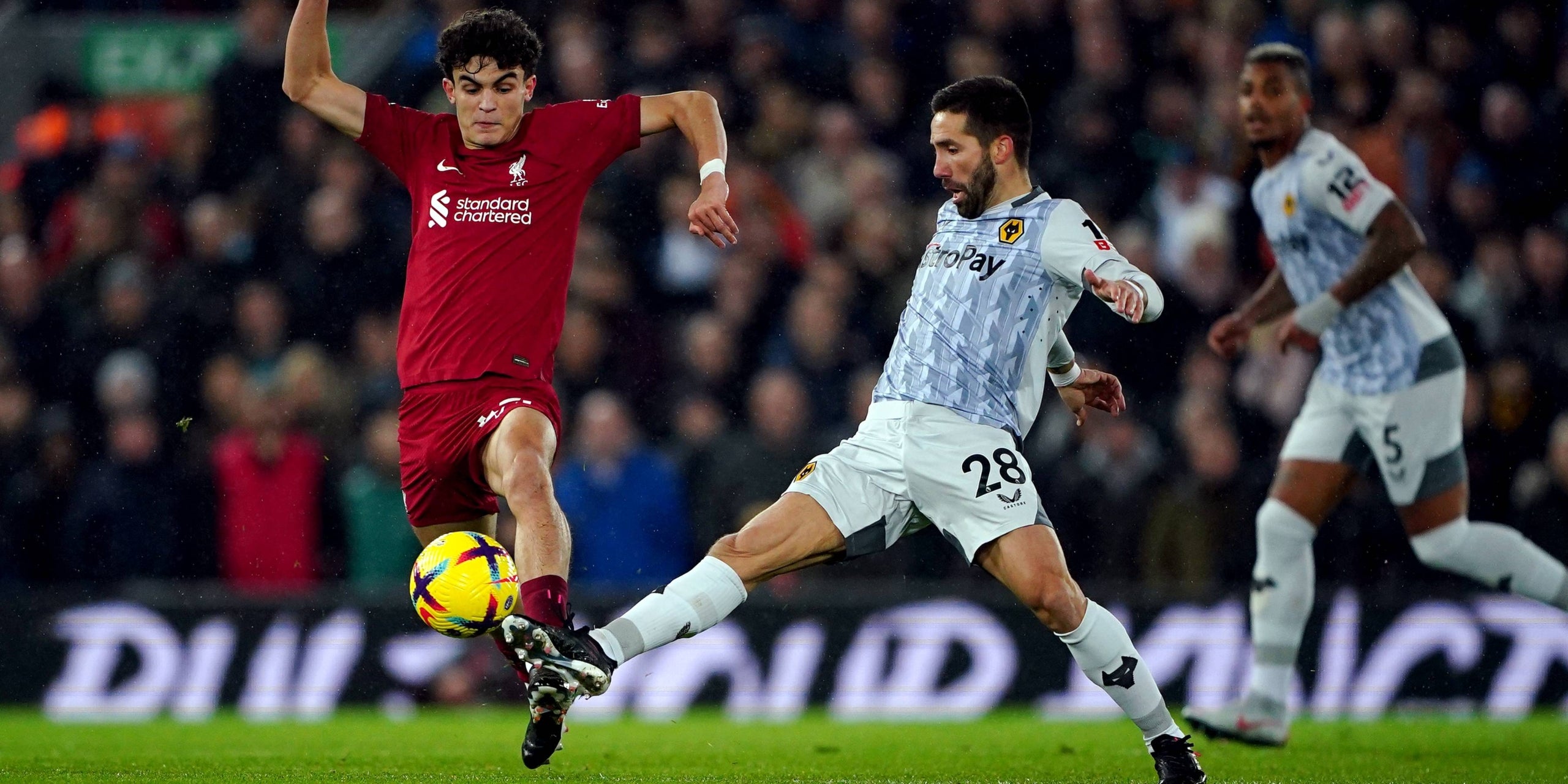 Stefan Bajcetic, a la izquierda, durante un partido con el Liverpool | Europa Press