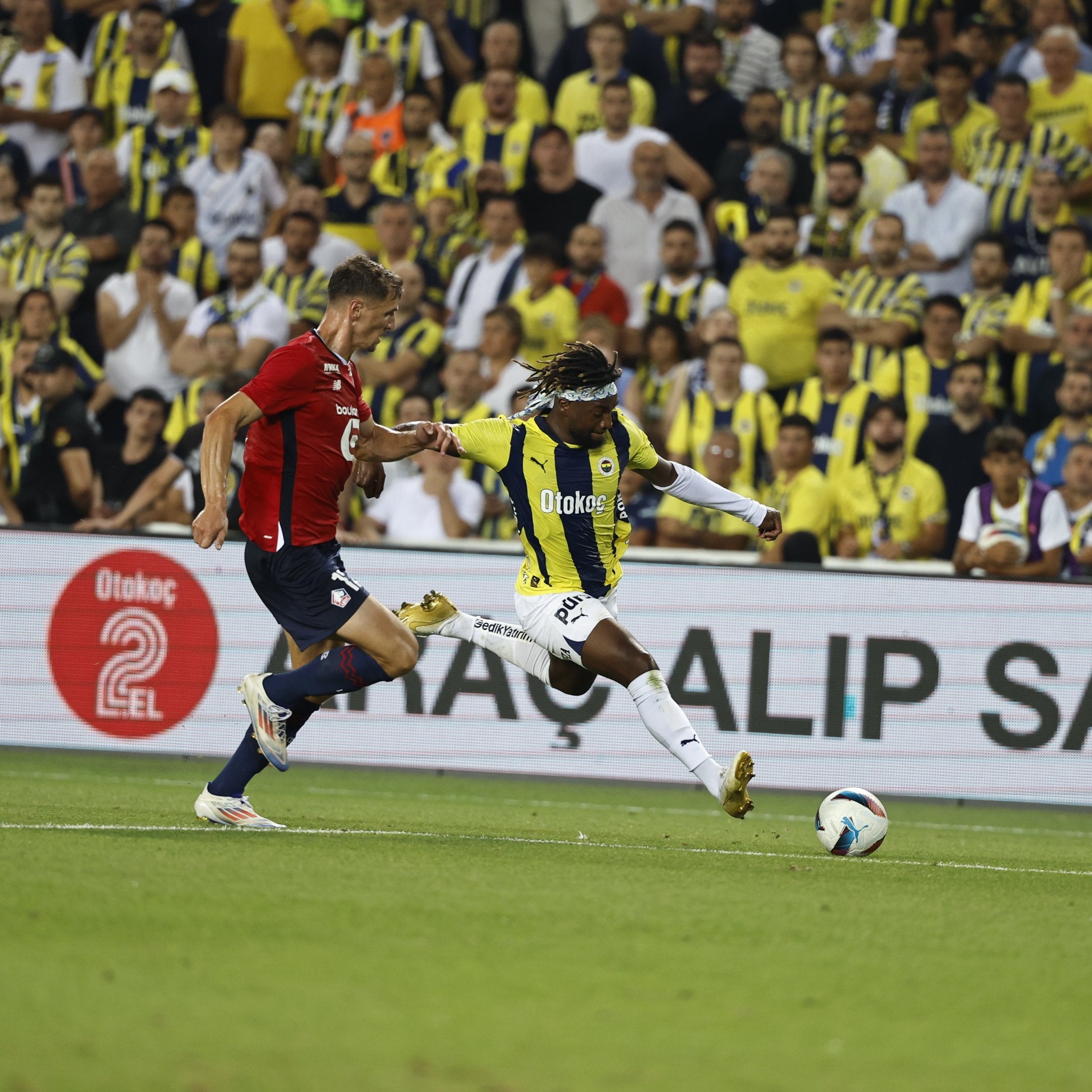 Una imatge del partit entre el Fenerbahçe i el Llile | Fenerbahçe SK