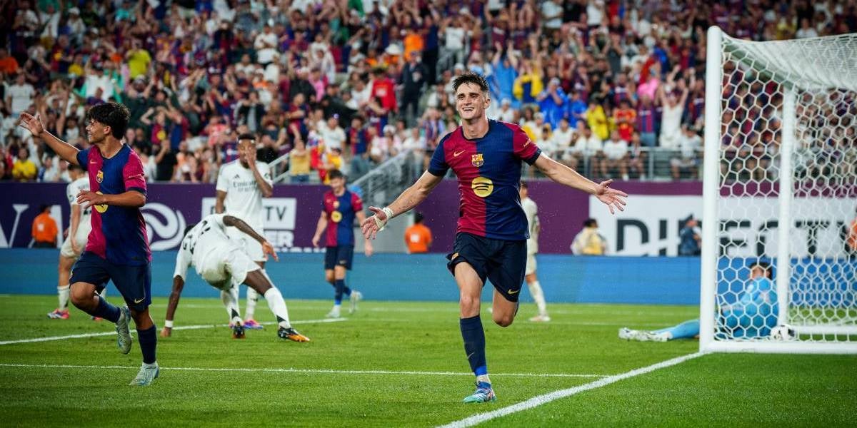 Pau Víctor, celebrant un gol contra el Madrid durant la gira de pretemporada | @fcbarcelona_cat