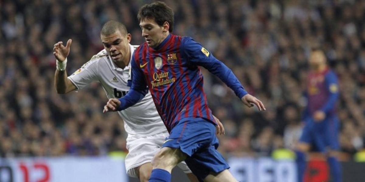 Pepe perseguint Messi durant un clàssic | Europa Press