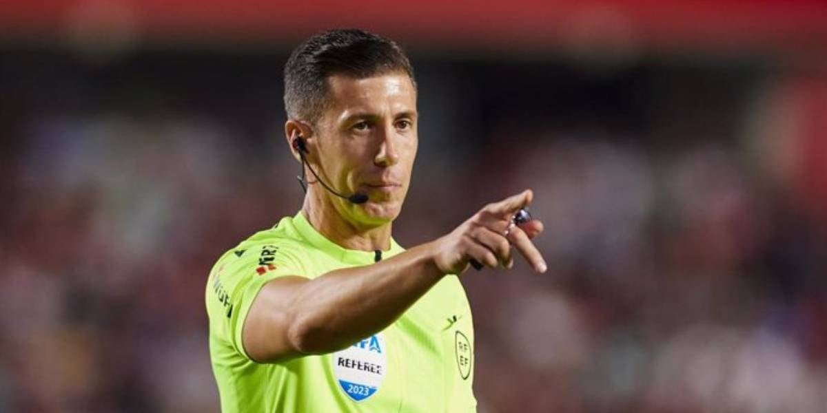El árbitro Soto Grado durante un partido Y EuropaPress