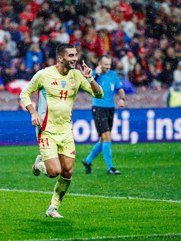 Ferran Torres, celebrando un gol con la selección española | FC Barcelona