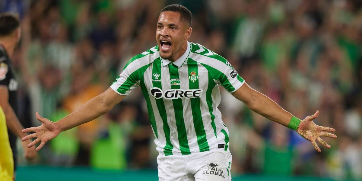 Vitor Roque celebrant un gol amb el Betis | @realbetis