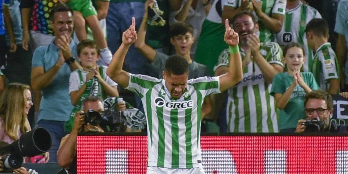 Vitor Roque, celebrando su primer gol en el Betis | @LaLiga